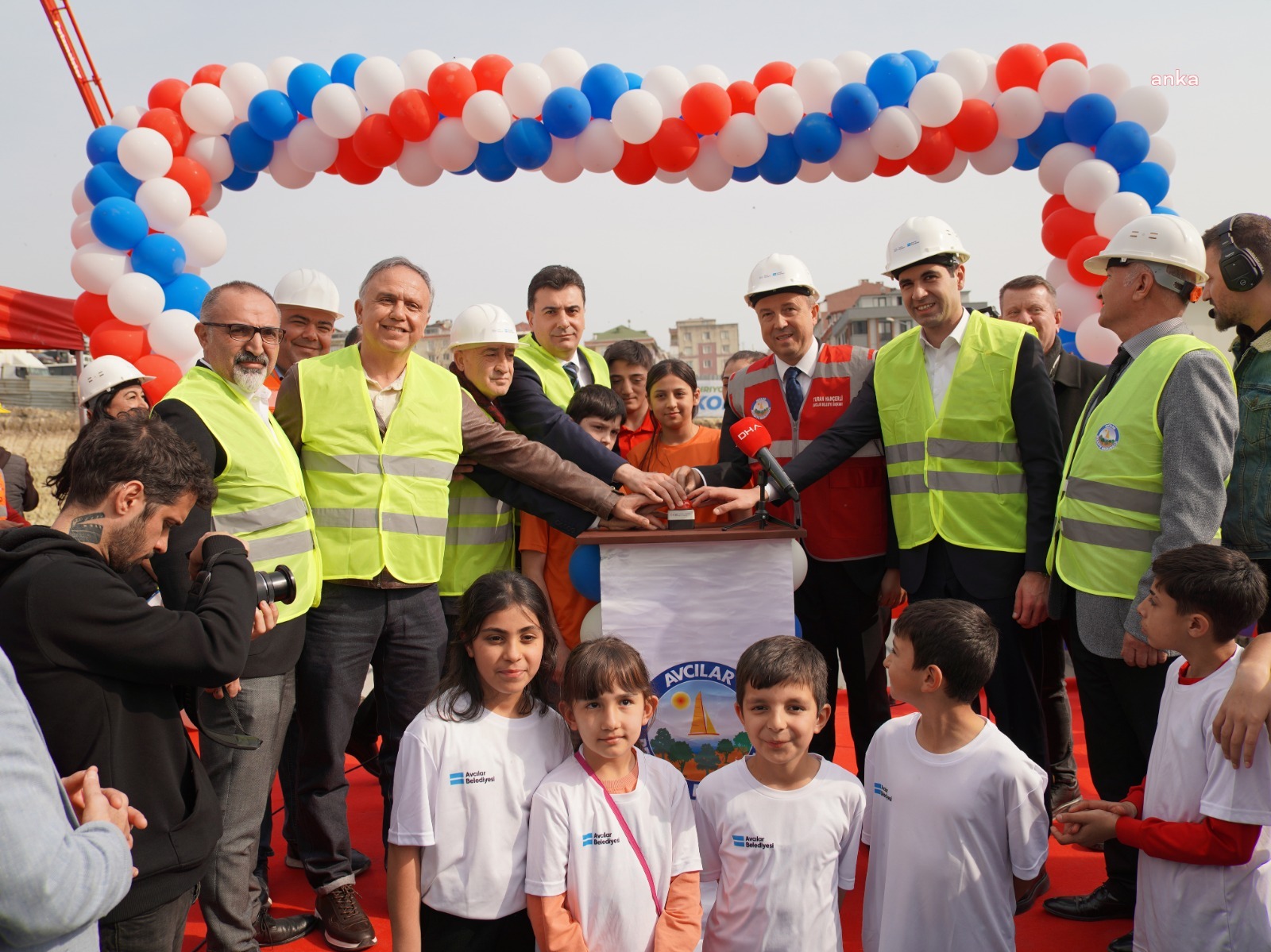 AVCILAR’DA CİHANGİR HAVUZLU SPOR KOMPLEKSİ’NİN TEMELİ ATILDI