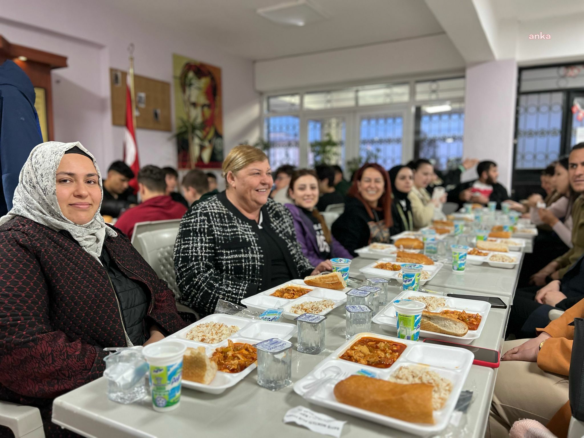 CEYHAN BELEDİYE BAŞKANI ERDEM'DEN LİSELİ ÖĞRENCİLERE ÖZEL İFTAR PROGRAMI