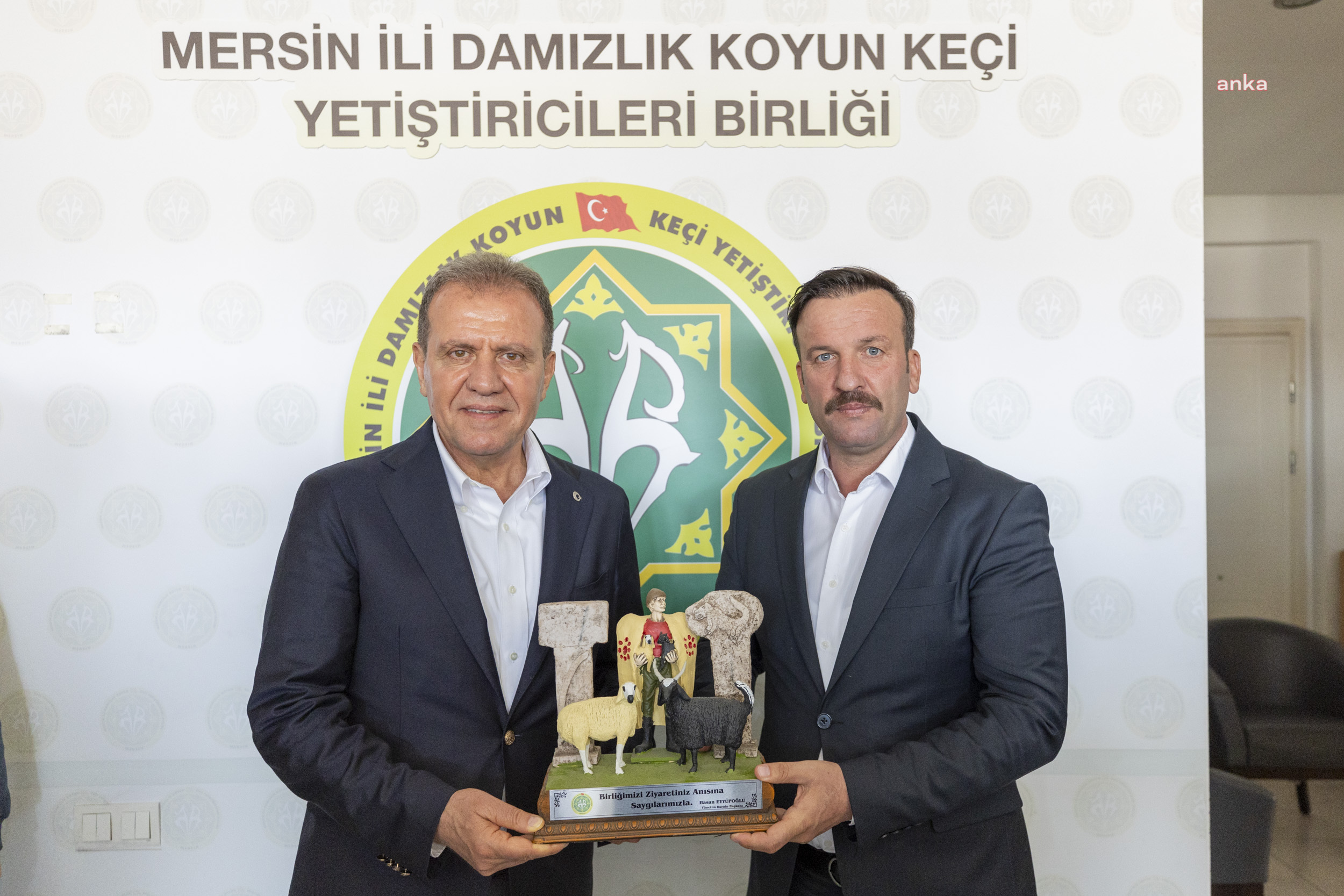 MERSİN İLİ DAMIZLIK KOYUN KEÇİ YETİŞTİRİCİLERİ BİRLİĞİ'Nİ ZİYARET EDEN VAHAP SEÇER: “TARIMIN HER ALANINDA SONUÇ ALICI PROJELERE SICAK BAKAR, BÜTÇE AYIRIRIZ”