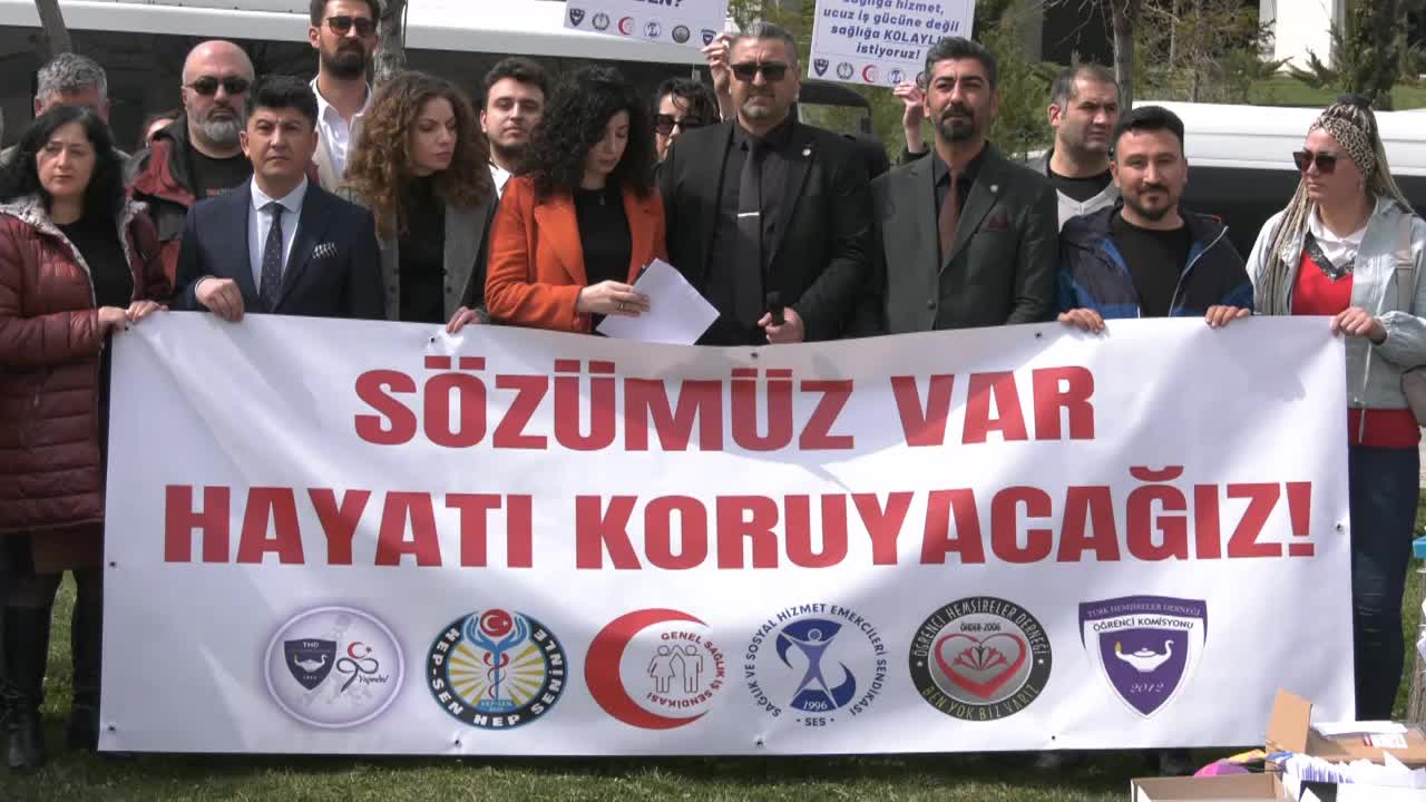 SAĞLIK MESLEK ÖRGÜTLERİNDEN BAKAN KOCA’YA TEPKİ: “SAĞLIK PERSONELİ EKSİKLİĞİNİN KADROLU VE GÜVENCELİ BİR İSTİHDAM İLE GİDERİLMESİNİ İSTİYORUZ”