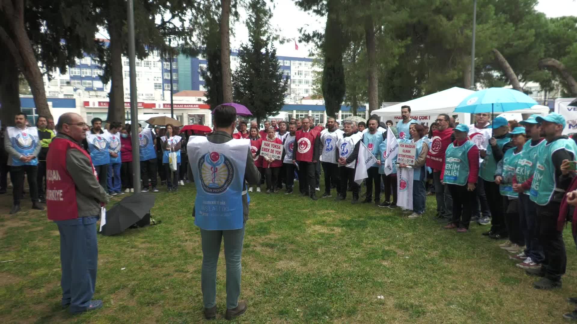 SAĞLIKÇILAR İZMİR'DE TEŞVİK ADALETSİZLİĞİNİ PROTESTO ETTİ