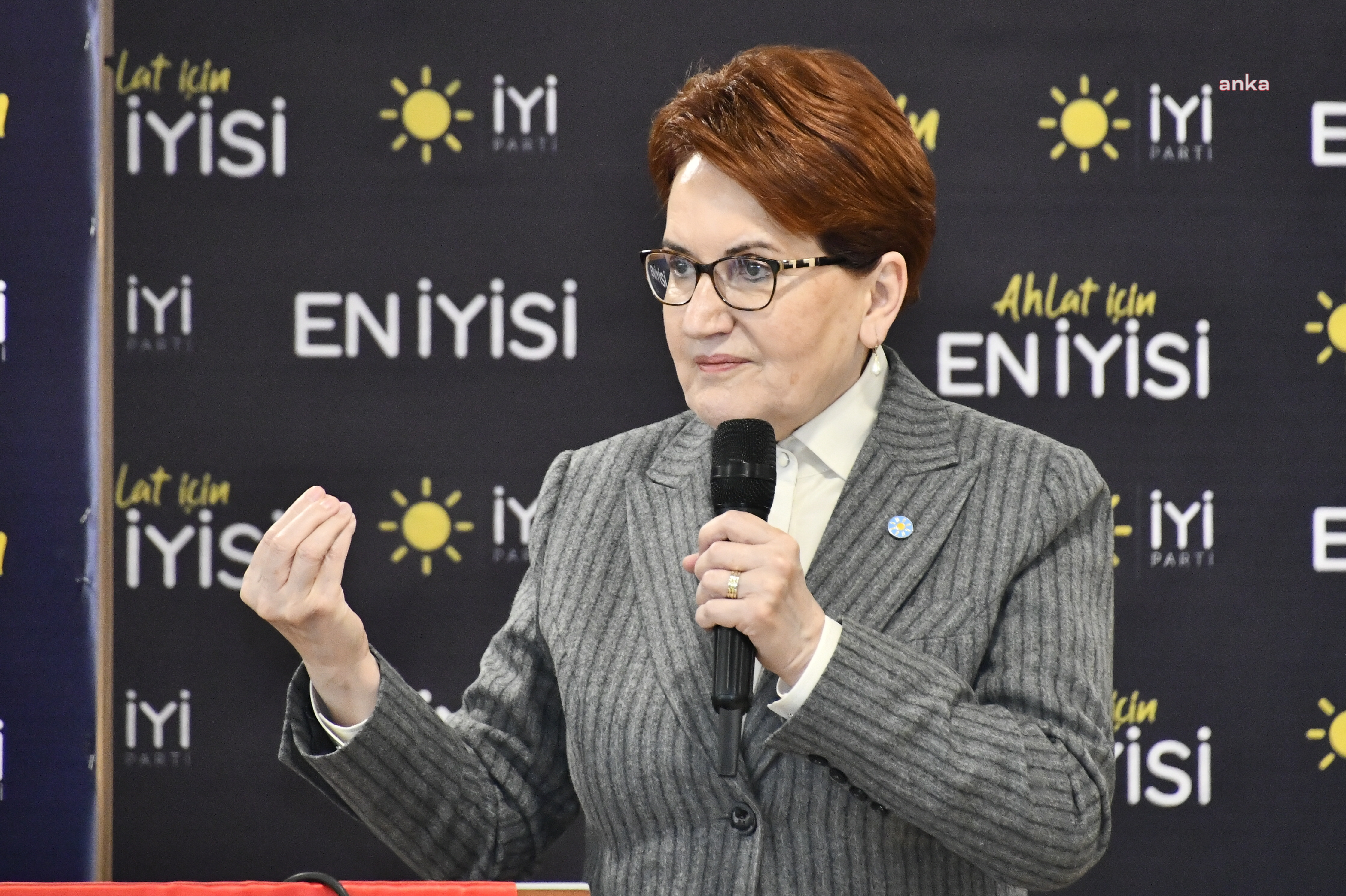 AYLİN NAZLIAKA: “CUMHURBAŞKANI ANKARA VE İSTANBULA SAHİP ÇIKIN ÇAĞRISINDA BULUNUYOR. KORKU DAĞLARI SARMIŞ DURUMDA”