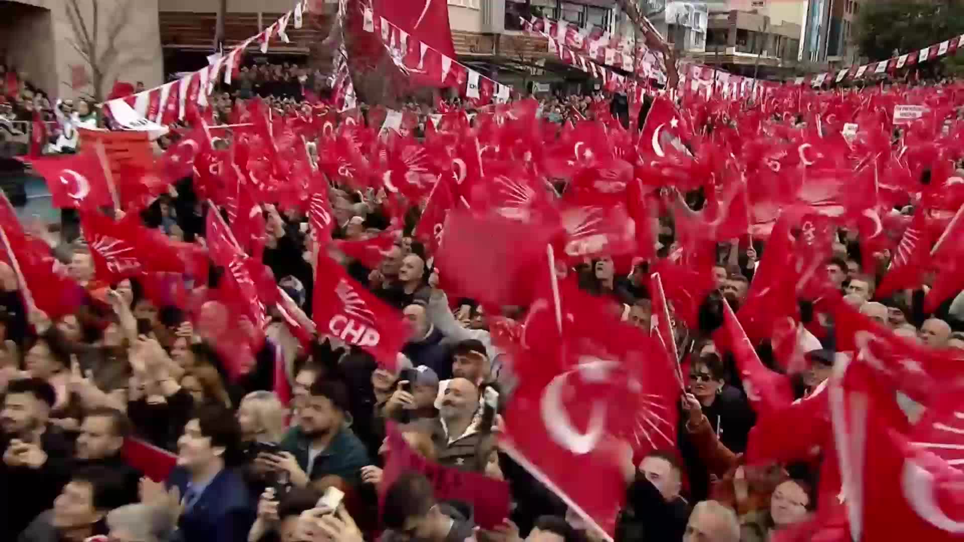 ÖZGÜR ÖZEL, GİRESUN’DA: “ALAN BAZLI DESTEKLEMENİN DÖNÜMÜNE 10 YILDIR AYNI PARAYI VERİYOR. FINDIK ÜRETİCİSİNİN SESİNİ GİRESUN’DAN HAYKIRIYORUM: ARTIK YETER”