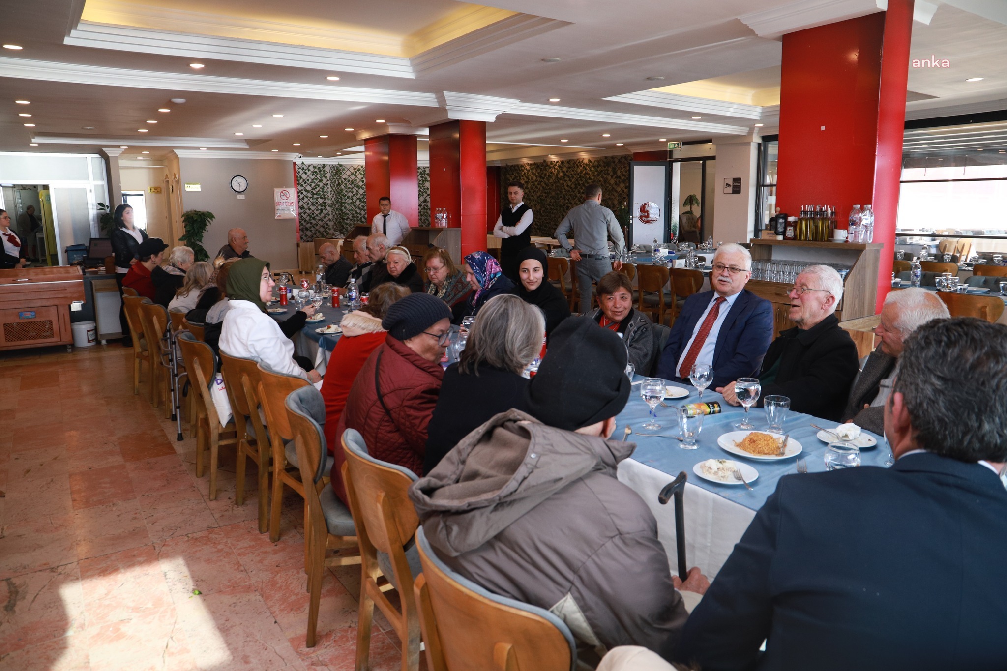 BURHANİYE BELEDİYESİ, HUZUREVİ SAKİNLERİNİ UNUTMADI