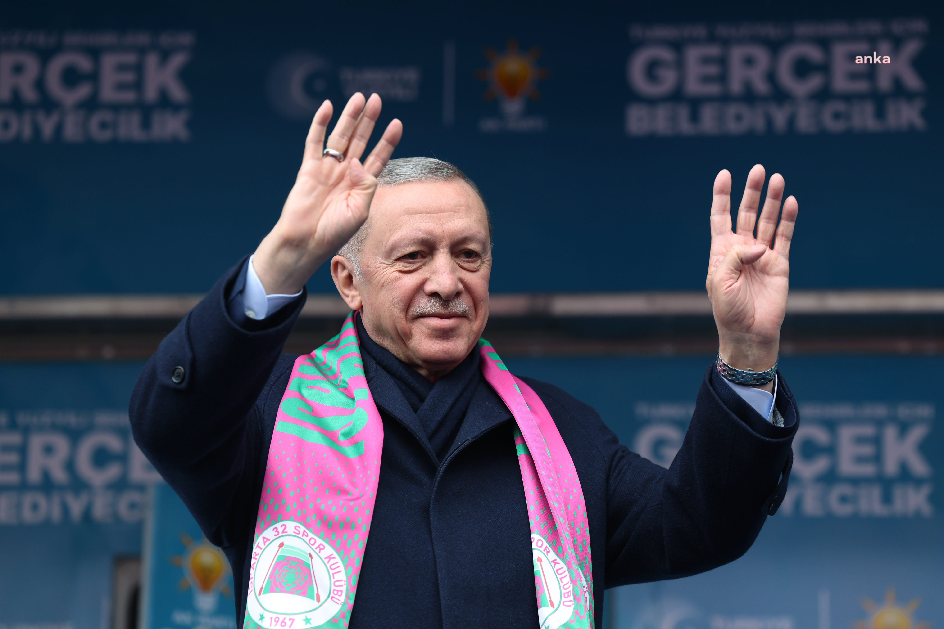 AKP'NİN MİTİNGİNE "ADALET" YAZAN TİŞÖRTLE GİRMEK İSTEYEN VATANDAŞ GÖZALTINA ALINDI... CHP'Lİ HALICI: "BU YAŞANANLAR DİKTATÖRLÜKLERDE DAHİ OLMAZ"