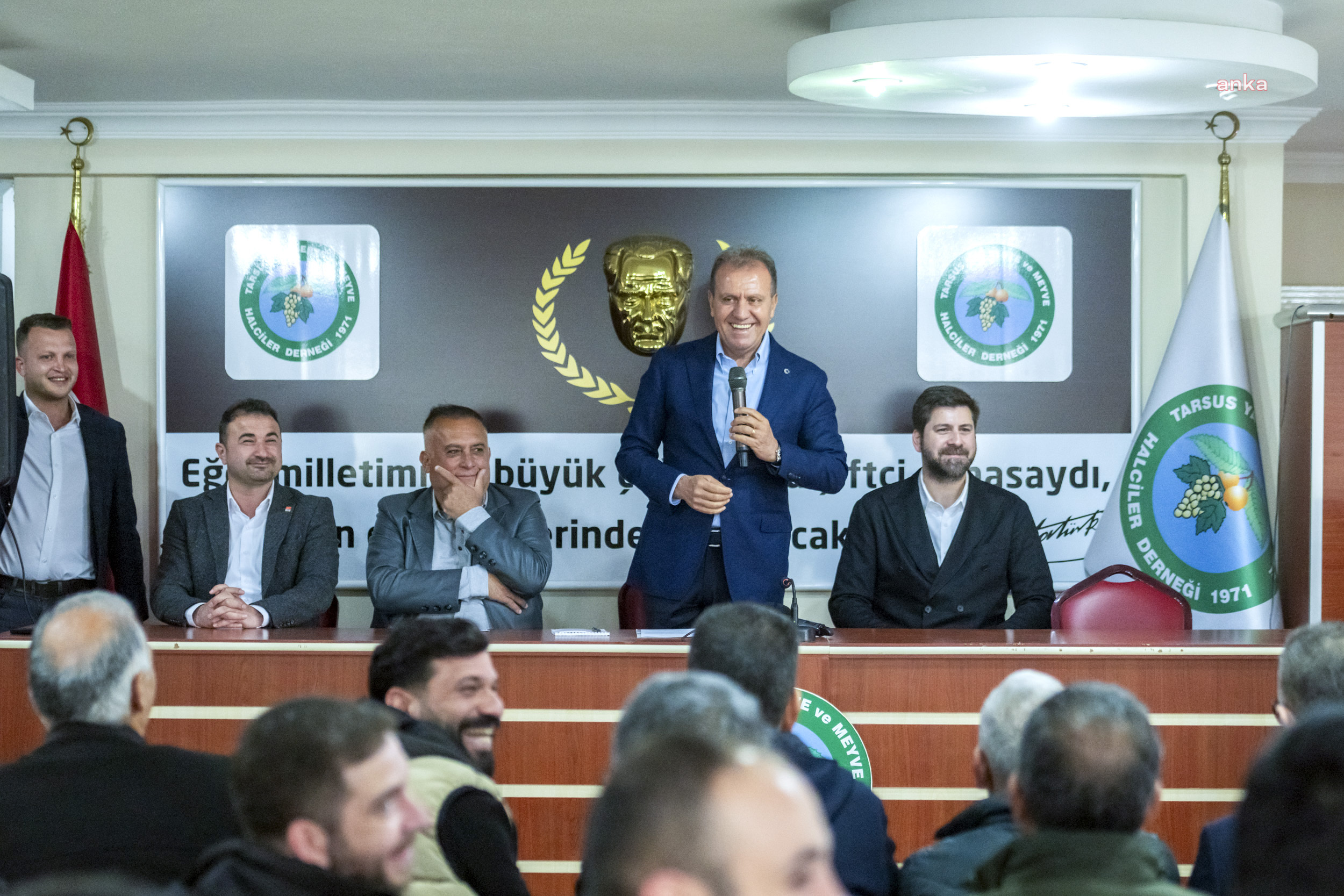 VAHAP SEÇER, TARSUS’TA HAL ESNAFINI ZİYARET ETTİ: "BURAYA YAPTIĞIMIZ ÇALIŞMAYI HAL, TARİHİNDE GÖRMEDİ"