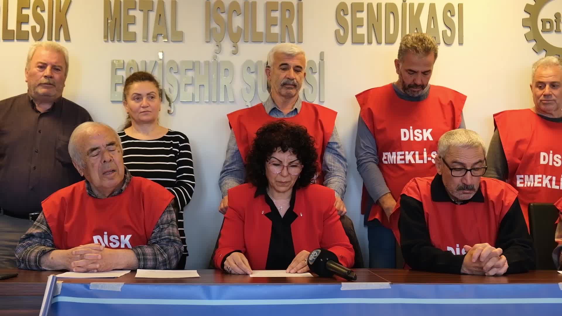 DİSK EMEKLİ SEN ESKİŞEHİR ŞUBE BAŞKANI HATİCE KILIÇ: "EMEKLİLER ELLERİNDEKİ KEFEN PARALARINI BİLE HARCADI"
