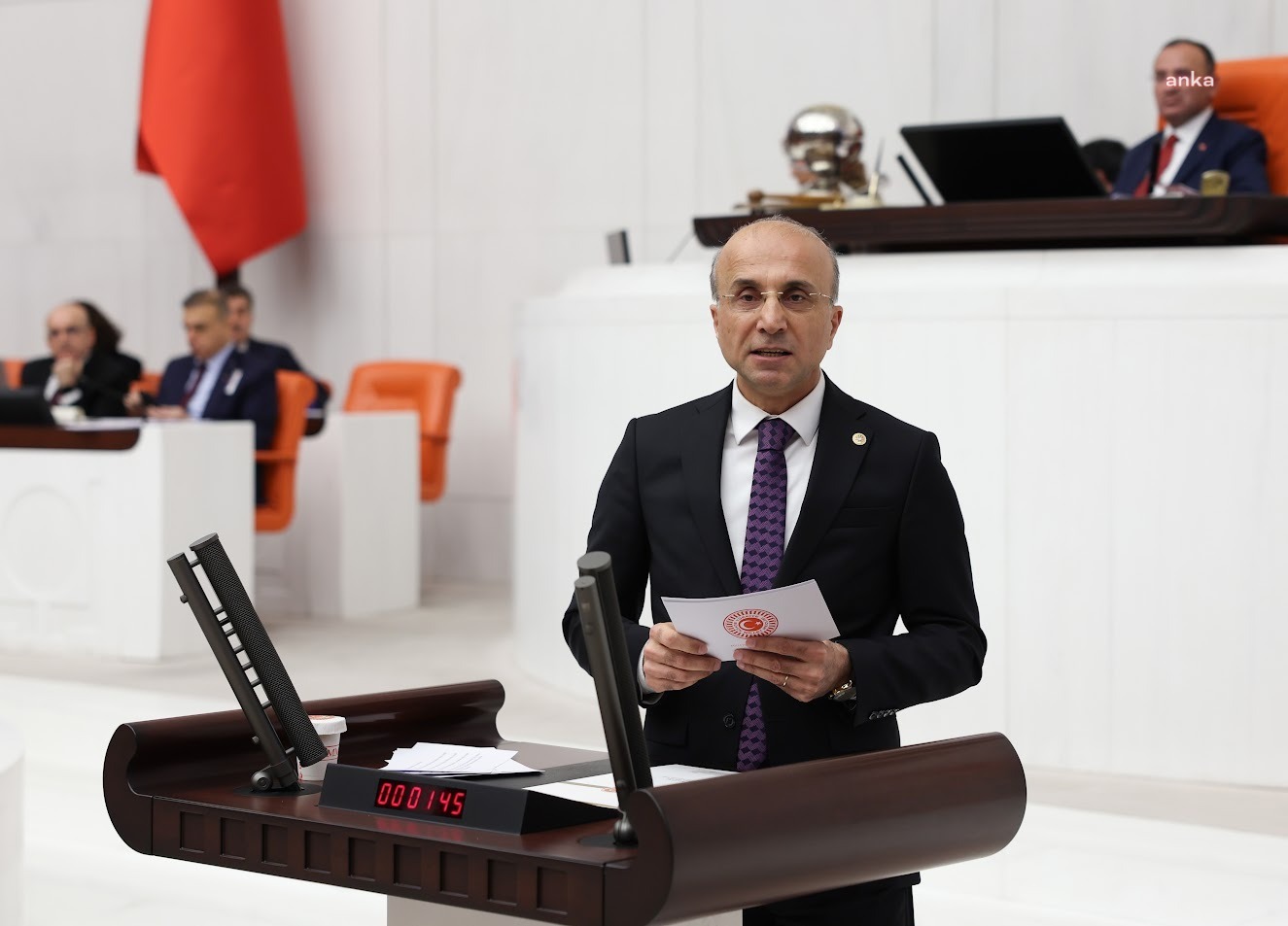 AŞKIN GENÇ’TEN MERKEZ BANKASI’NIN FAİZ KARARINA TEPKİ: “NE YERLİ NE DE YABANCI SERMAYEYE GÜVEN VERMEYEN, SADECE KENDİNE YAKIN OLAN BİR KESİMİ ZENGİN ETMEYE YÖNELİK BU ANLAYIŞ EKONOMİYİ DÜZELTEMEZ”