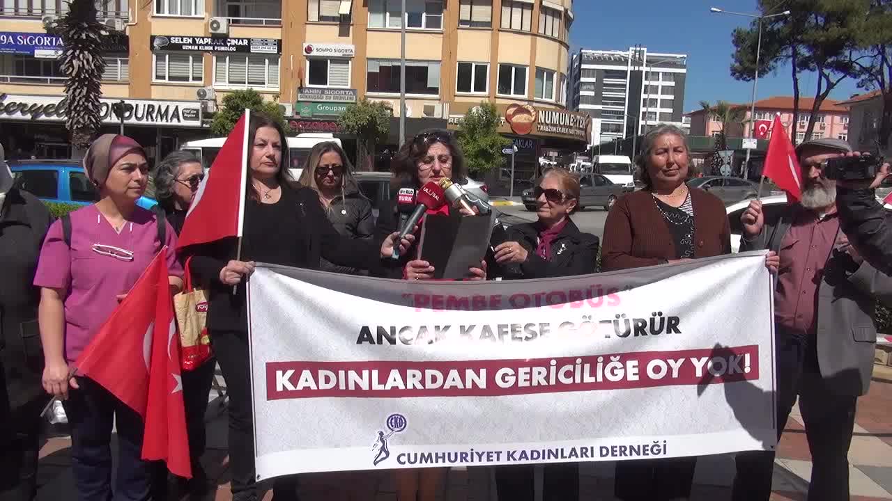 AYDIN NAZİLLİ'DE KADINLARDAN 'PEMBE OTOBÜS' VAATLERİNE PROTESTO