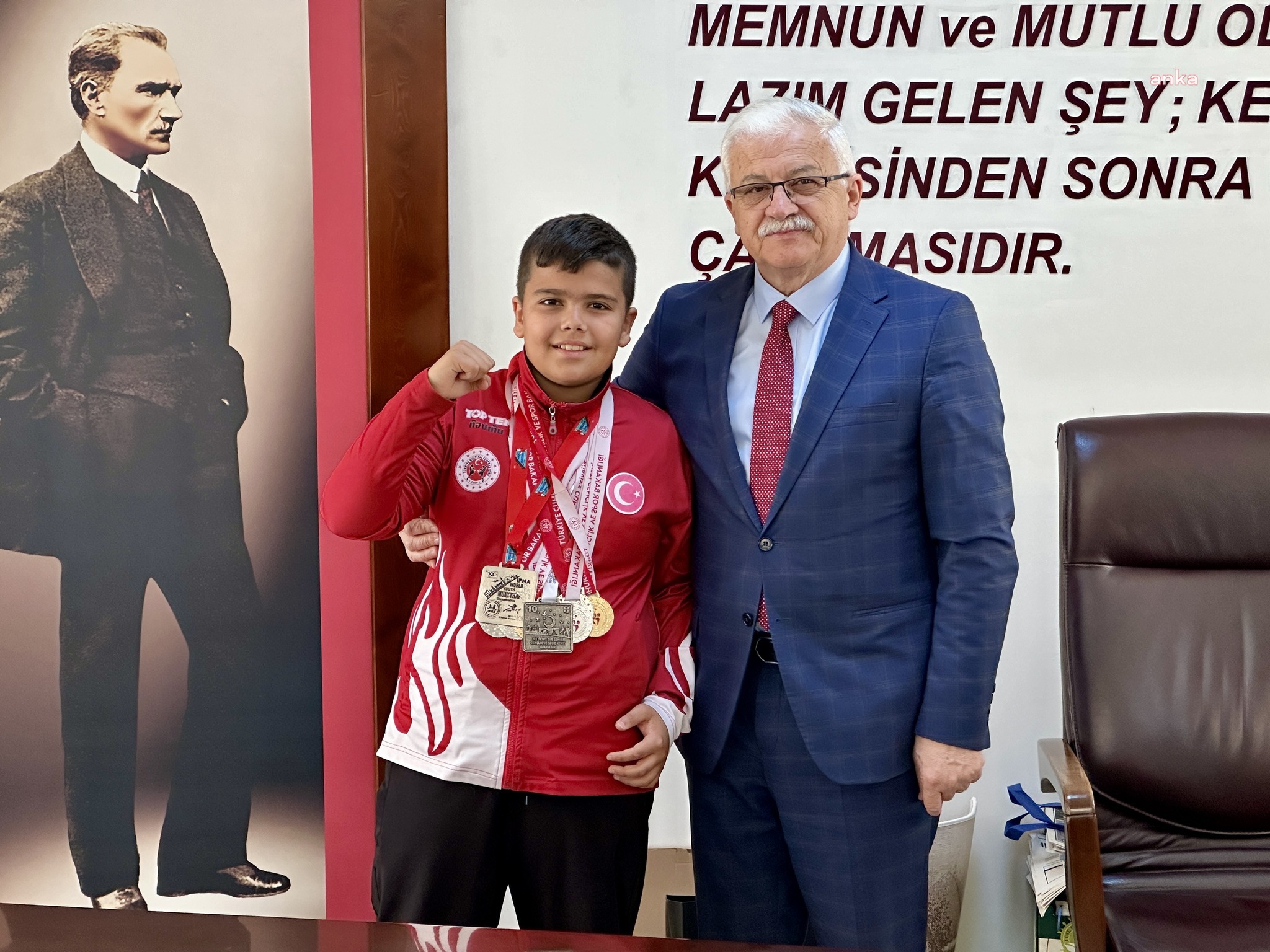 BURHANİYE BELEDİYE BAŞKANI DEVECİLER, GENÇ SPORCU YORULMAZ’I AĞIRLADI