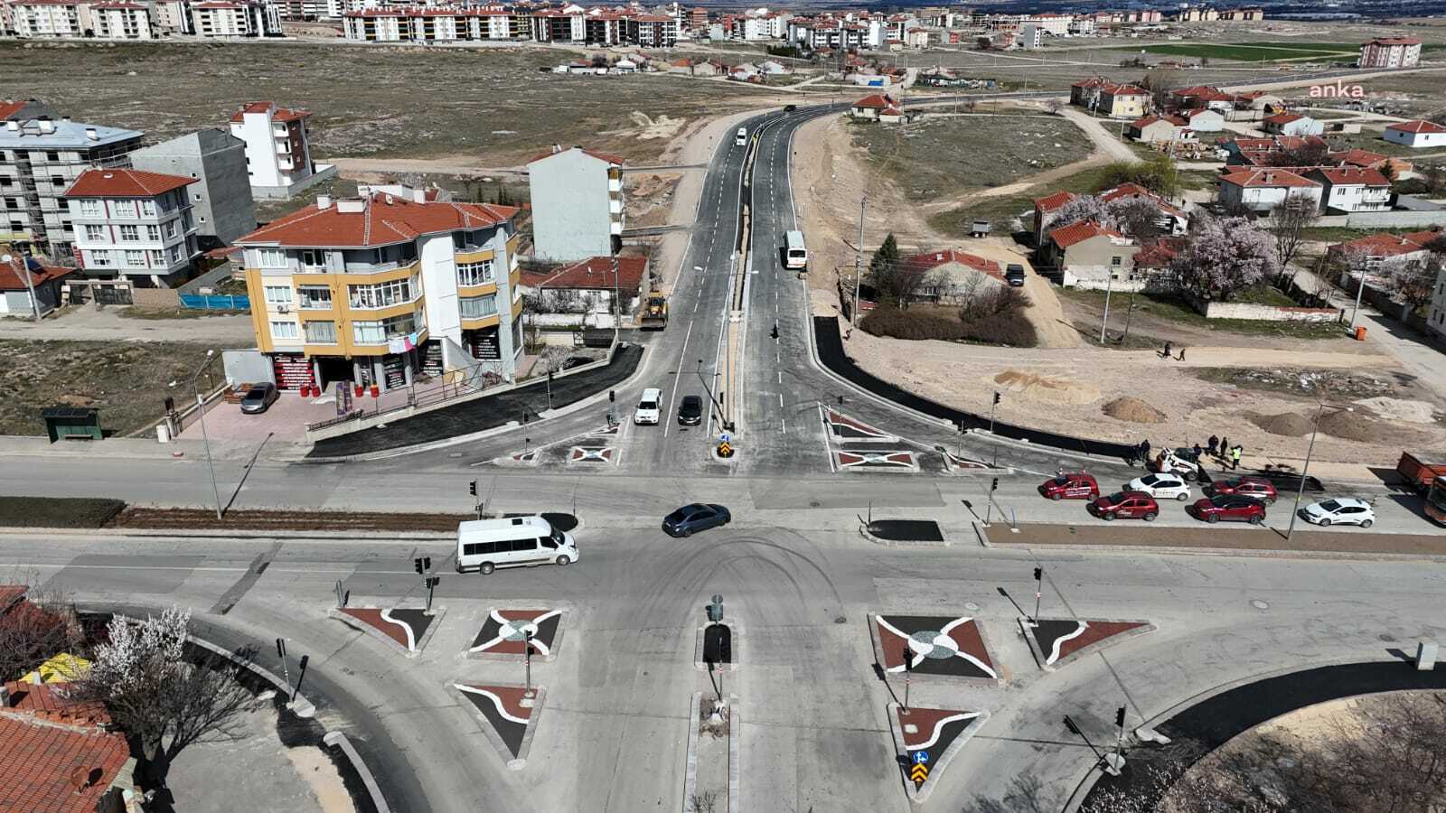 ESKİŞEHİR YAŞAR KEMAL BULVARI’NDA 2. ETAP, ARAÇ TRAFİĞİNE AÇILDI