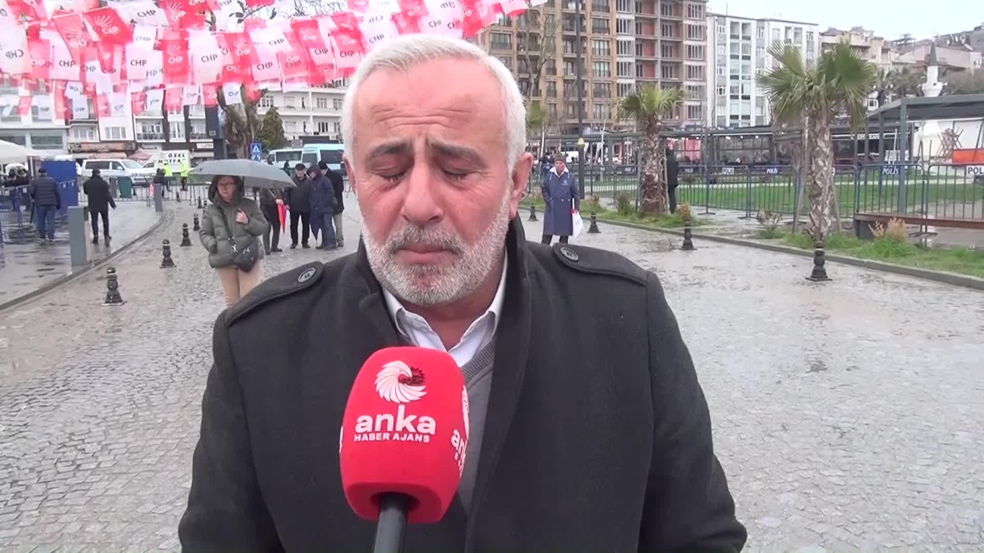ÖZGÜR ÖZEL’İN SİNOP’TAKİ MİTİNGİNE KATILAN VATANDAŞLAR EMEKLİ MAAŞLARI VE HAYAT PAHALILIĞINDAN YAKINDI