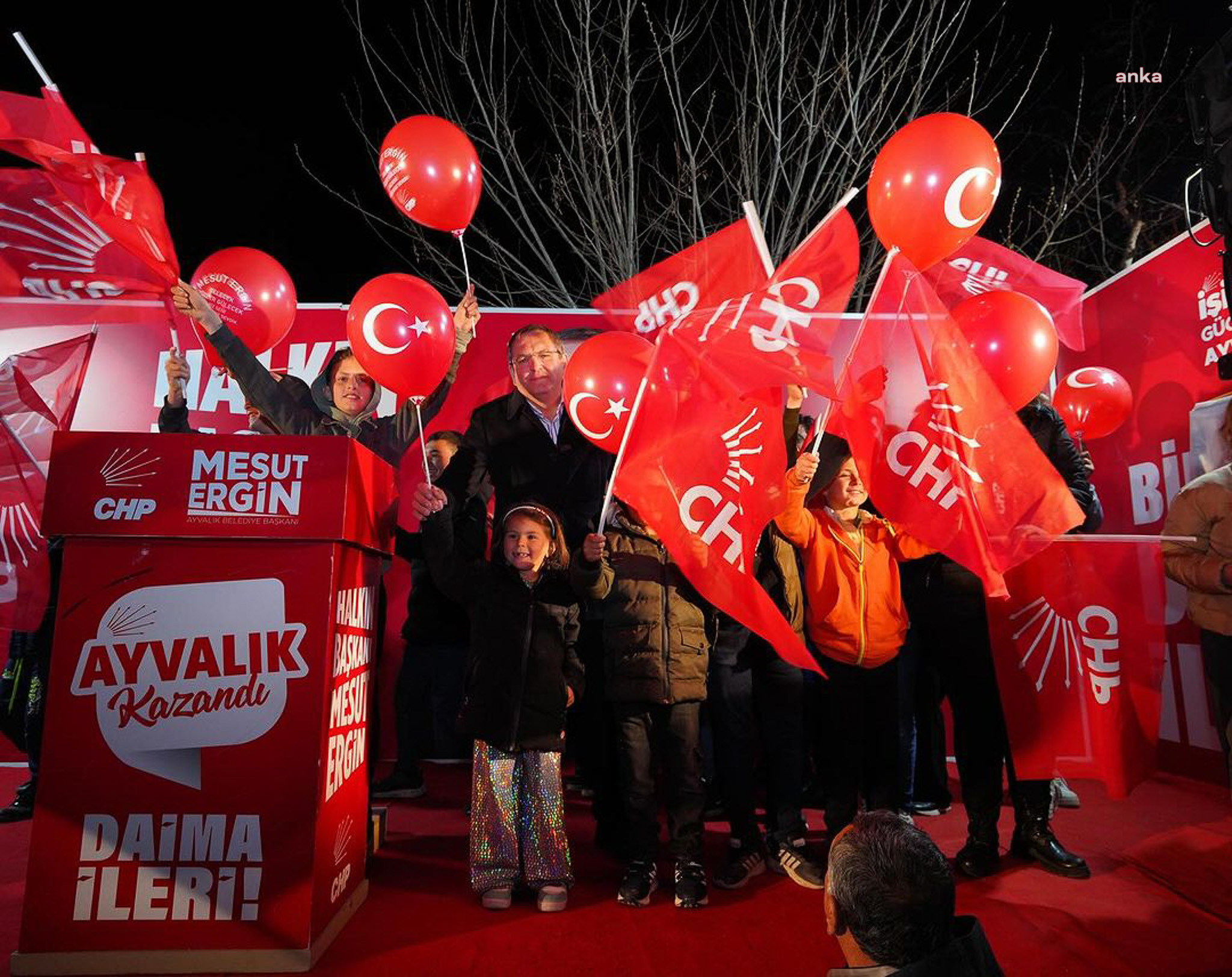 AYVALIK BELEDİYE BAŞKANI ERGİN, İLÇENİN KÖYLERİNDE VATANDAŞLARLA BULUŞMAYA DEVAM EDİYOR