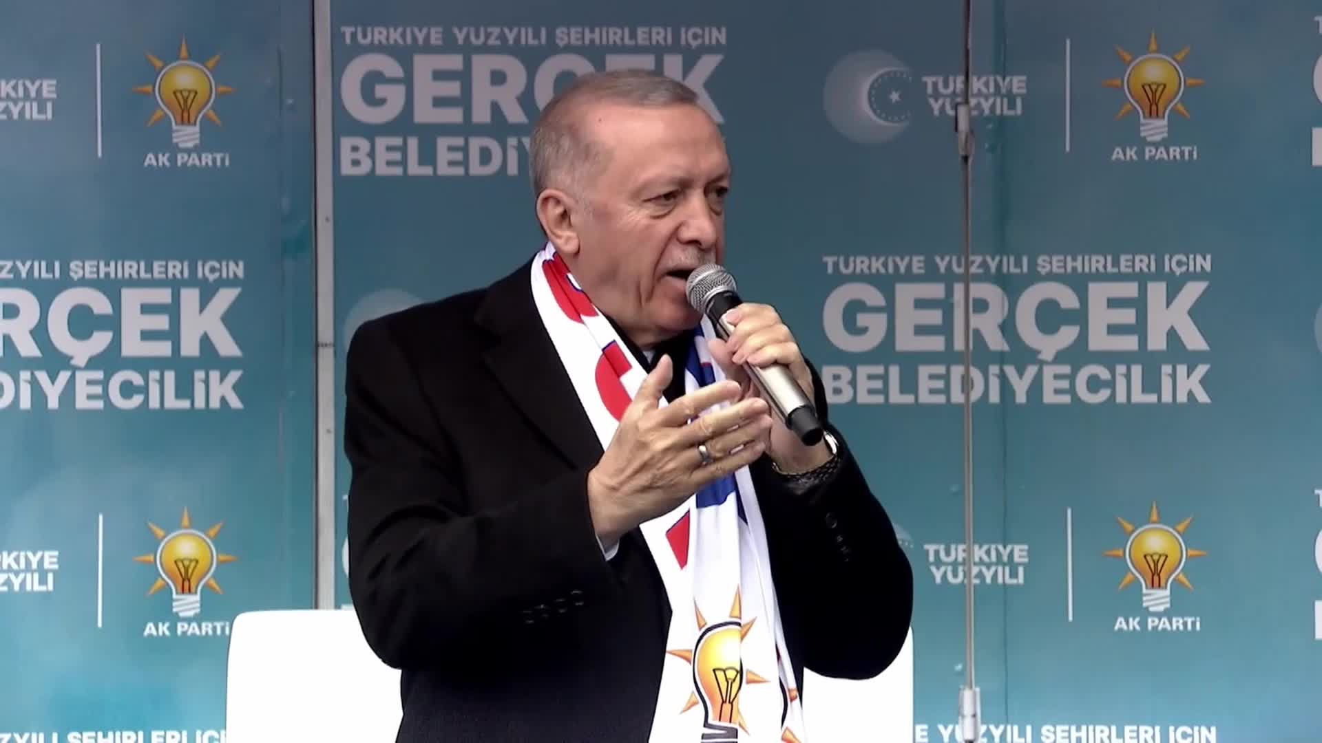 ERDOĞAN MUHALEFETİ ELEŞTİRDİ: "ÜLKENİN GÜNDEMİ REFAH KAYBININ TELAFİSİ AMA BUNLARIN UMURUNDA DEĞİL"