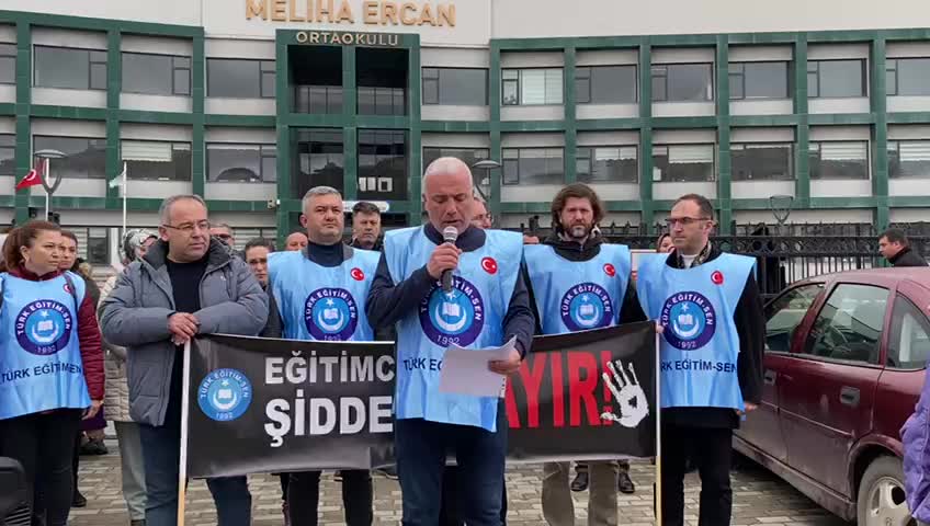 TÜRK EĞİTİM SEN BİLECİK ŞUBESİ'NDEN BOZÜYÜK MELİHA ERCAN ORTAOKULU ÖĞRETMENİNE YAPILAN SALDIRIYA PROTESTO