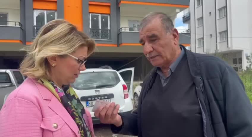 EMEKLİLER, ASU KAYA’YA DERT YANDI: “HERKES SARAYDAKİLER GİBİ 50 BİN, 100 BİN TL ALMIYOR. 10 BİN EMEKLİ MAAŞI KİRAYA GİDİYOR”