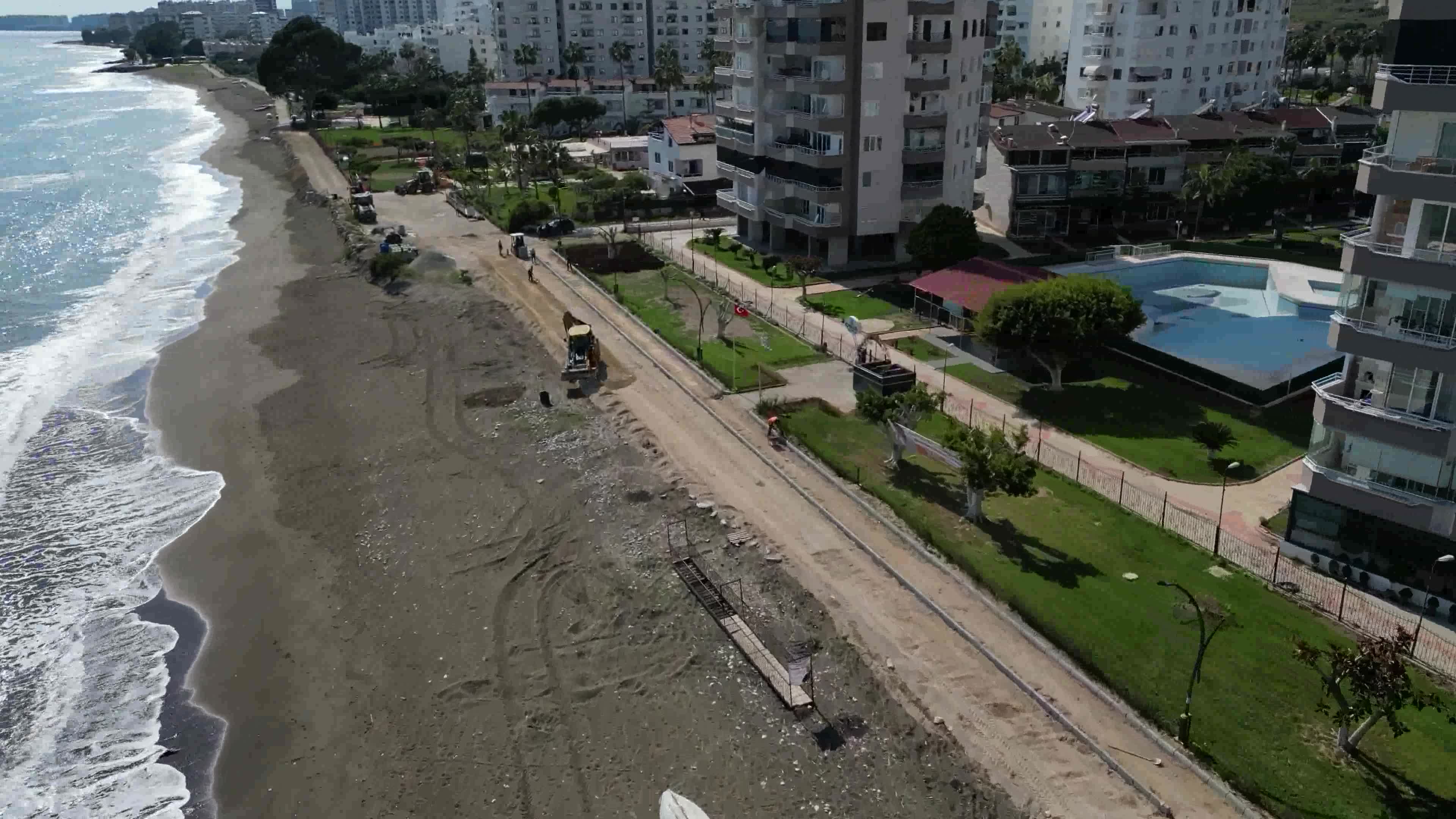 MEZİTLİ SAHİLİNDE 13 KM'LİK YENİ YOL PROJESİ BAŞLADI