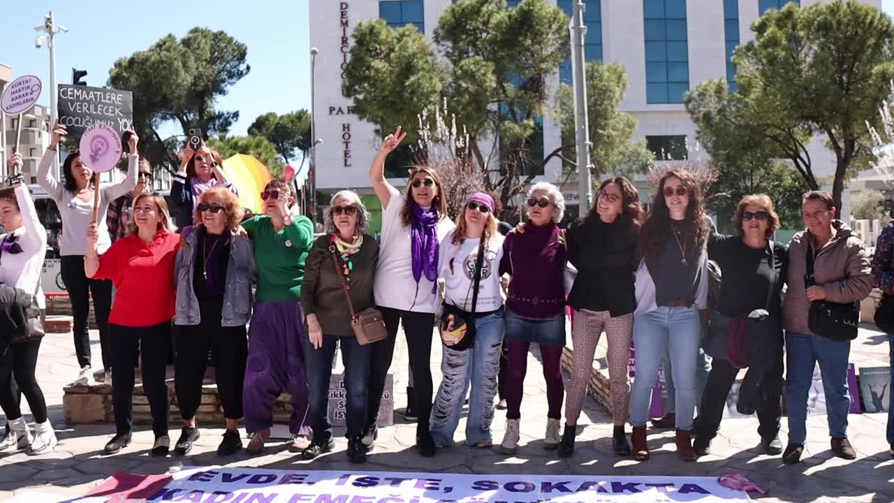 MUĞLALI KADINLAR SINIRSIZLIK MEYDANI’NDA BULUŞTU: "DÜNYA BİZİM, ASLA KADIN DÜŞMANLARINA BIRAKMAYACAĞIZ"