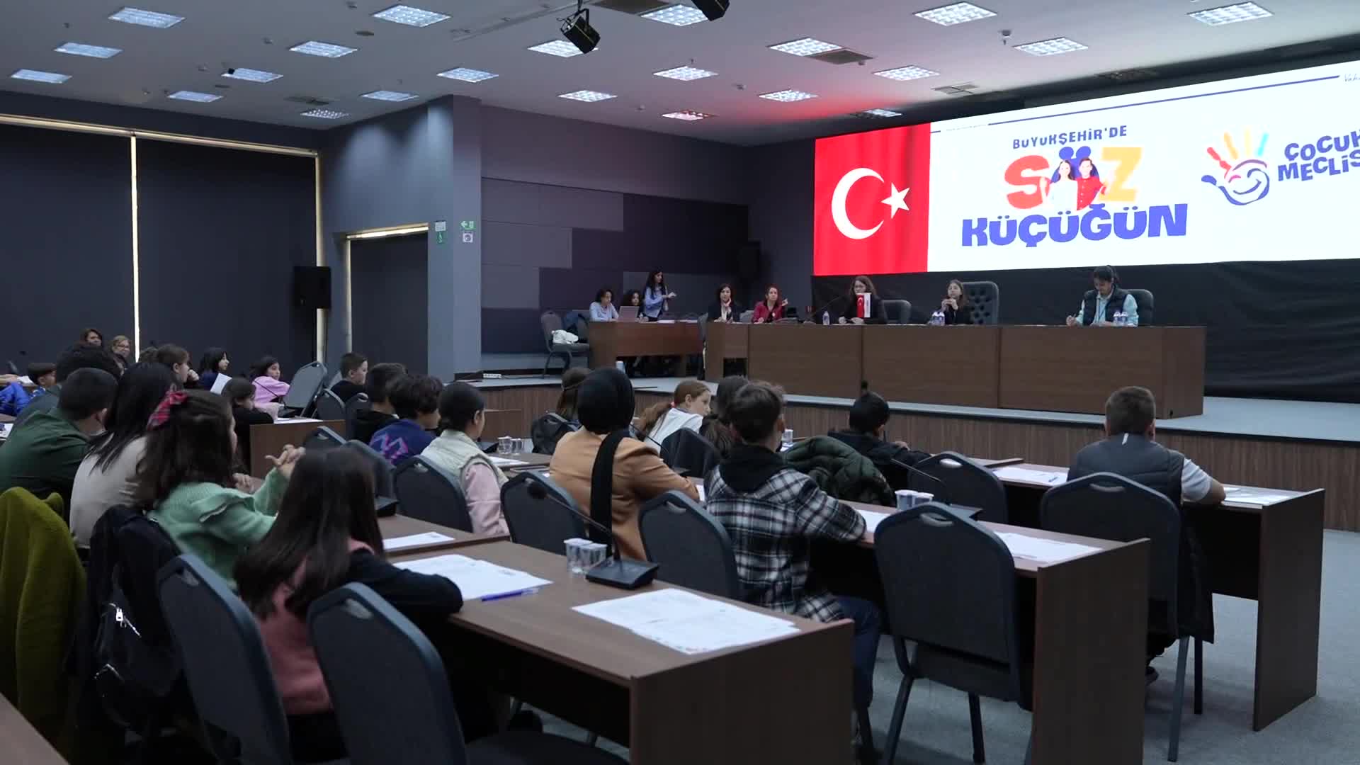 VAHAP SEÇER, ÇOCUK MECLİSİ TOPLANTISI’NA KATILDI