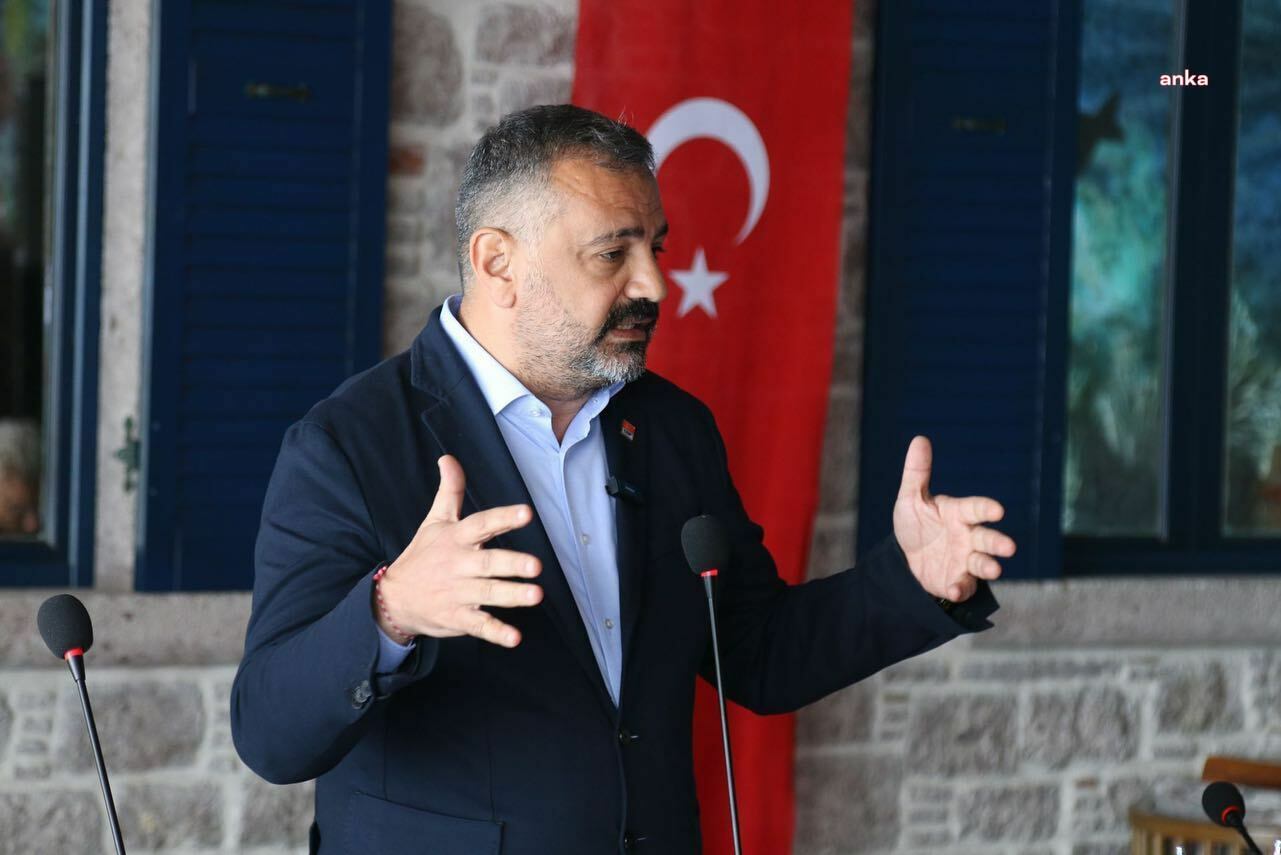 ASLANOĞLU'NDAN DAĞ'A 'KARŞIYAKA STADI' TEPKİSİ: “İZMİR’İN ANLI ŞANLI KULÜBÜ KARŞIYAKA SPOR KULÜBÜ'NE 3. LİG TAKIMI DİYEREK DALGA GEÇEMEZSİNİZ”