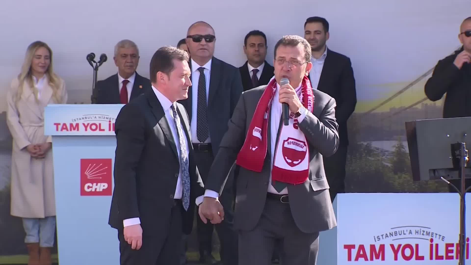 SİLİVRİ HALK BULUŞMASINDA KONUŞAN EKREM İMAMOĞLU’NDAN ’17 BAKAN’ ELEŞTİRİSİ:  ADAYINIZA YAZIK; BU KADAR KÜÇÜK DÜŞÜRMEYİN