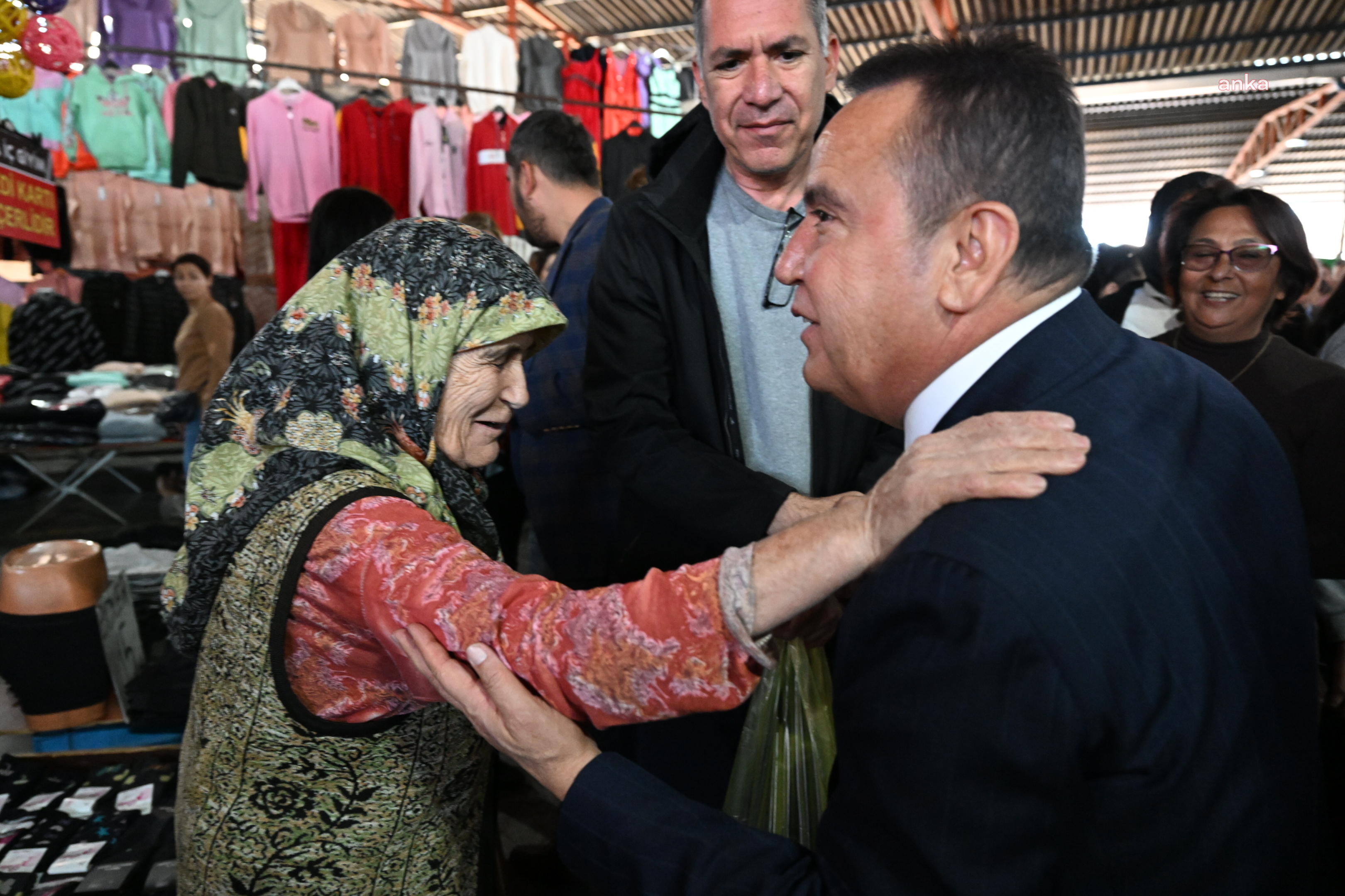 MUHİTTİN BÖCEK, SERİKLİ VATANDAŞLARLA BULUŞTU: “BİZ ŞOV DEĞİL, HİZMET PEŞİNDEYİZ”