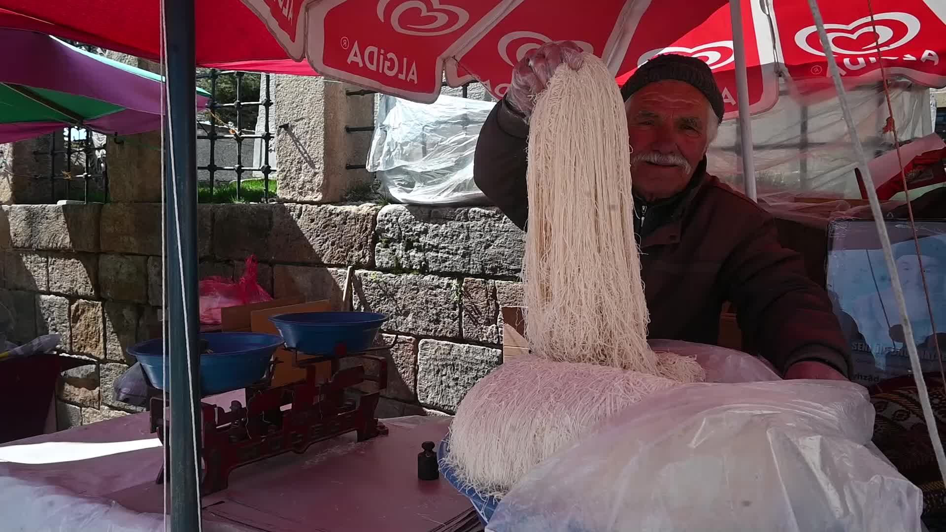 YOZGAT’TA EL KIYIMI TEL KADAYIFÇILIK MESLEĞİ YOK OLUYOR