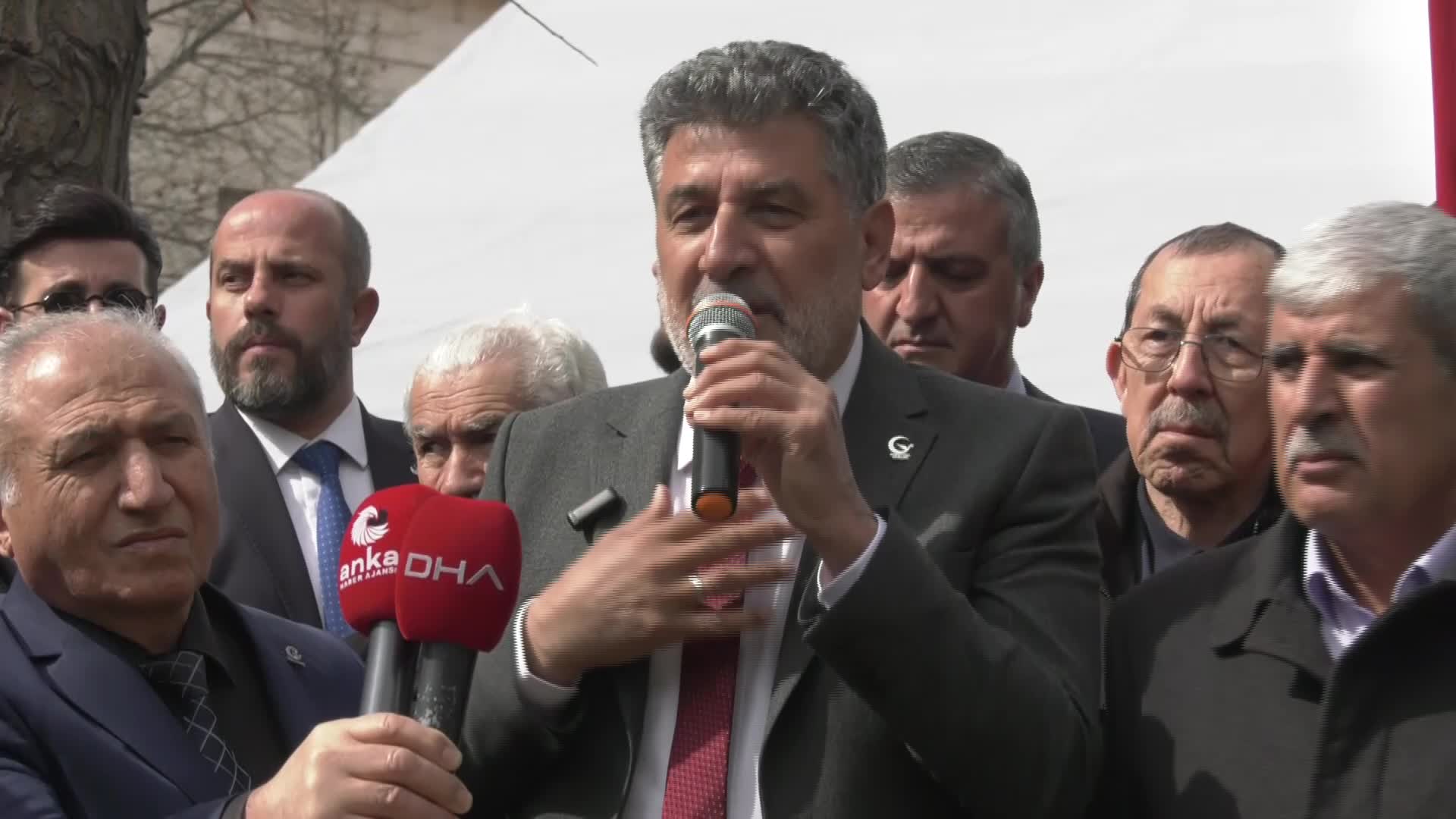MİLLİ YOL PARTİSİ, BBP GENEL BAŞKANI MUHSİN YAZICIOĞLU’NU ÖLÜMÜNÜN 15. YILINDA MEZARI BAŞINDA ANDI