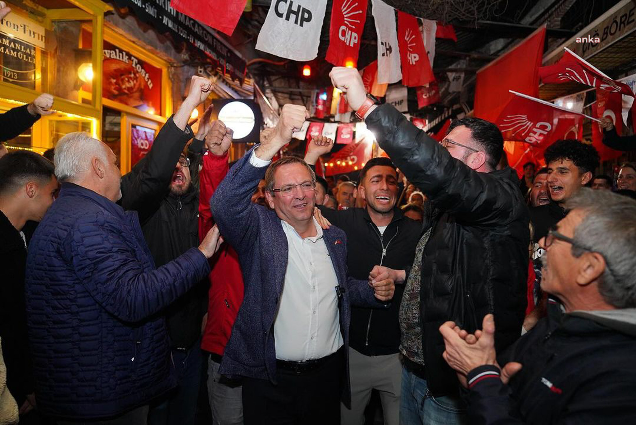 AYVALIK BELEDİYE BAŞKANI ERGİN, ‘BÜYÜK MACARON BULUŞMASI’NDA VATANDAŞLARLA BİR ARAYA GELDİ