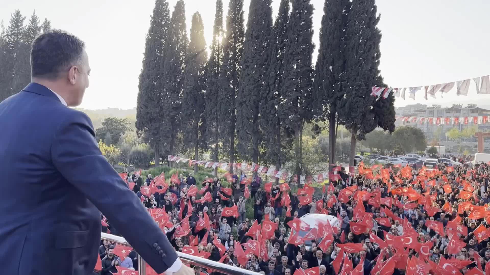 ALİ MAHİR BAŞARIR’DAN, TURGUT ALTINOK’UN ‘MAL VARLIĞIMI MANSUR YAVAŞ İLE TAKAS YAPMAYA RAZIYIM’ SÖZLERİNE TEPKİ: “TAKAS YAPACAKSAN MANSUR YAVAŞ İLE AHLAK TAKASI YAP, SENDE EKSİK OLAN AHLAK”