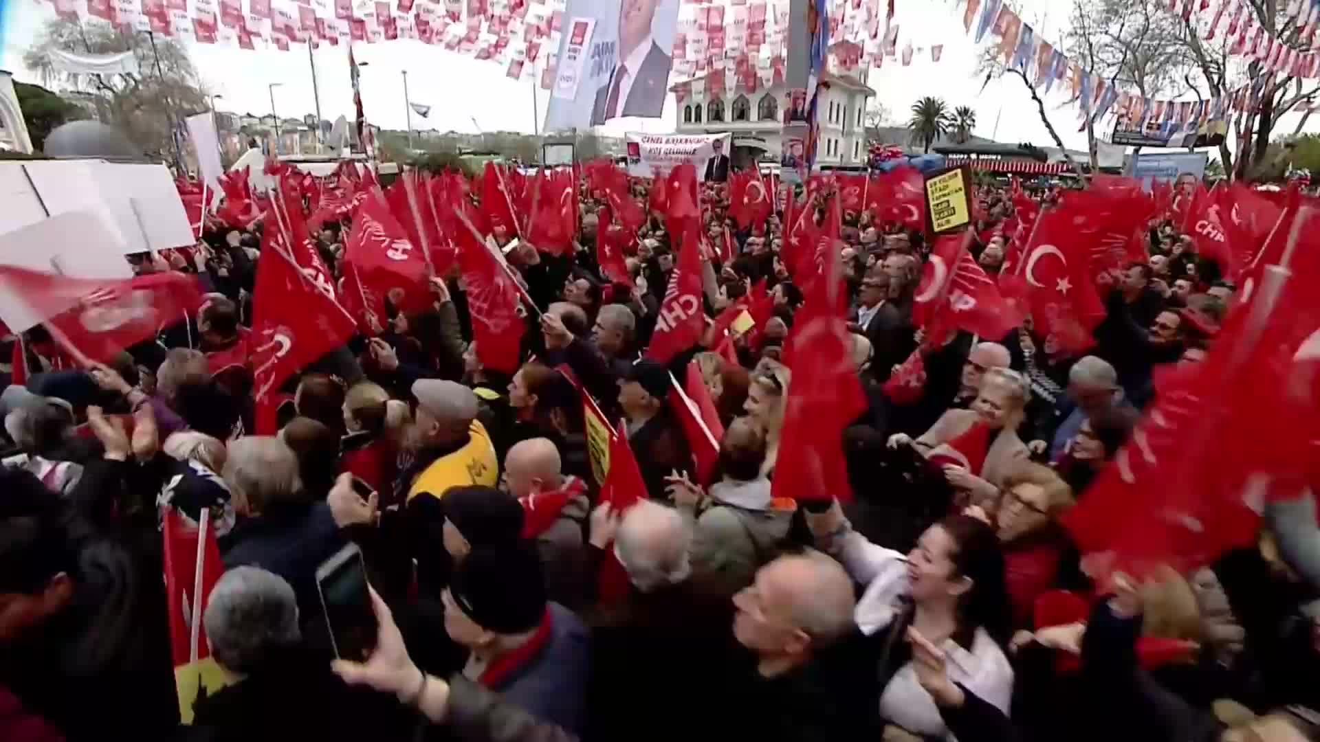 ÖZEL, BANDIRMA'DA: "BALIKESİR’E ERDOĞAN’IN KALEMİNDEN DEĞİL, BANDIRMALININ VERDİĞİ OYLARDAN GÜÇ ALAN BELEDİYE BAŞKANLARI LAZIM"