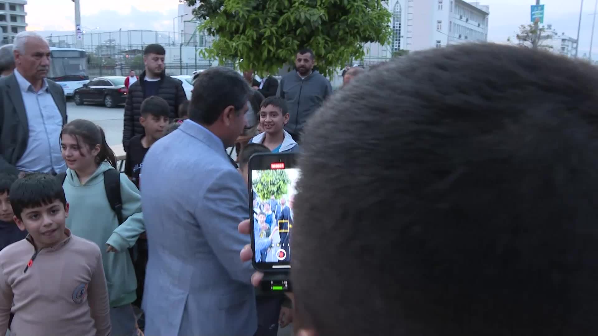 VAHAP SEÇER, ŞEVKET SÜMER’DE YURTTAŞLARLA İFTAR YAPTI