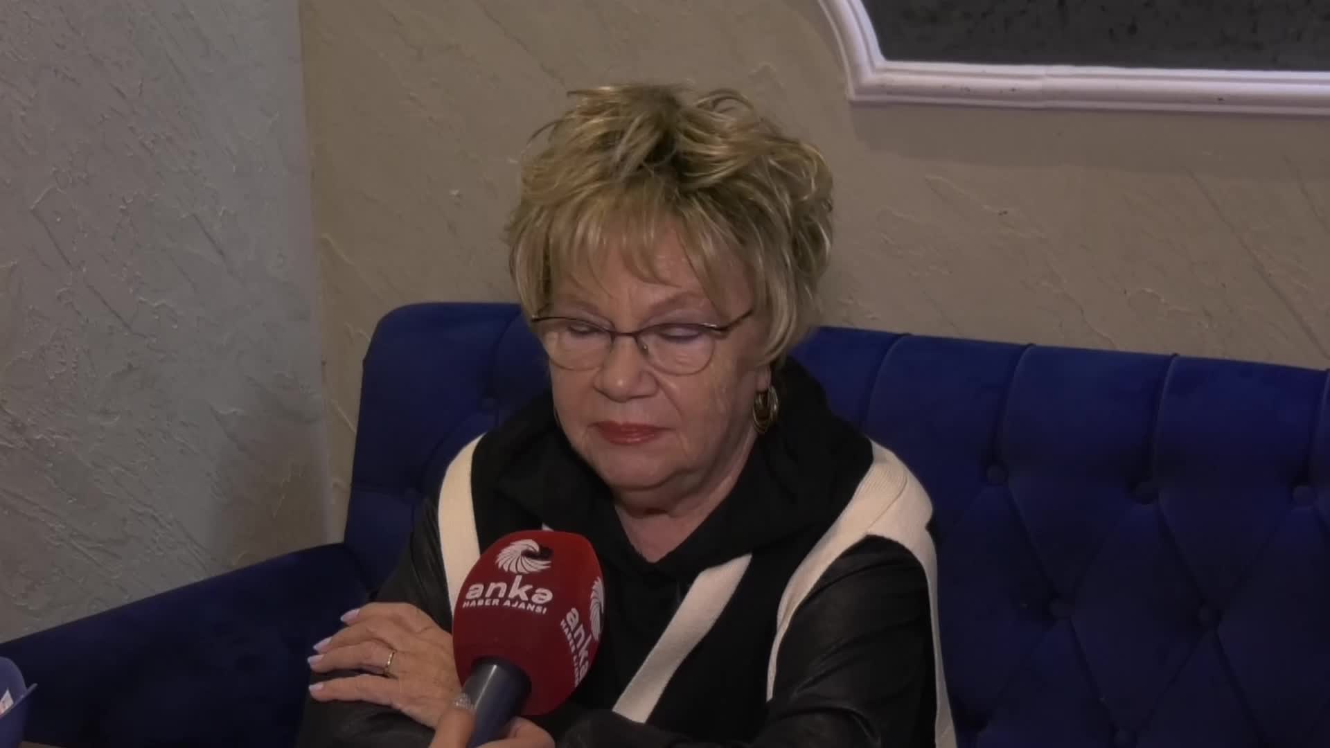 NEVRA SEREZLİ: “TİYATRONUN DEĞERİNİ BİR 27 MART’TA BİLMEK AZ GELİYOR... ATATÜRK OLMASAYDI, TÜRKİYE OLMAZDI, BEN TİYATRO YAPAMIYOR OLURDUM, ÇOCUKLARIM OKULA GİDEMİYOR OLABİLİRDİ..."