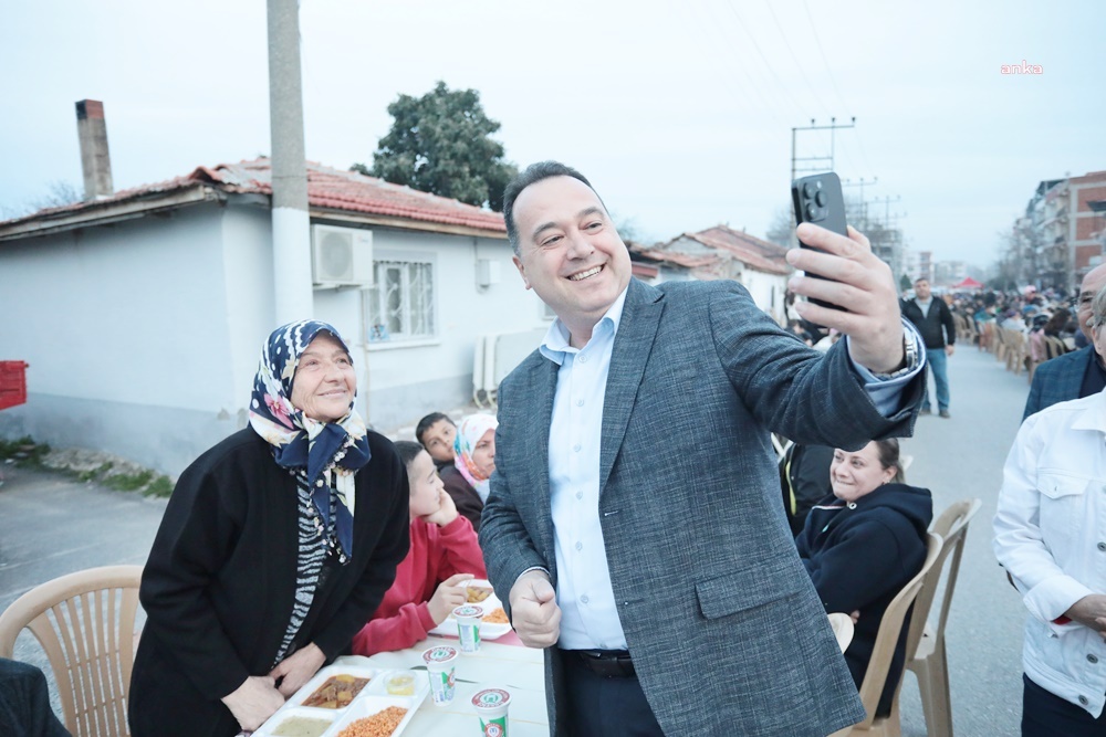 AKHİSAR BELEDİYE BAŞKANI DUTLULU, İFTAR SOFRALARINDA İLÇE HALKIYLA BULUŞUYOR