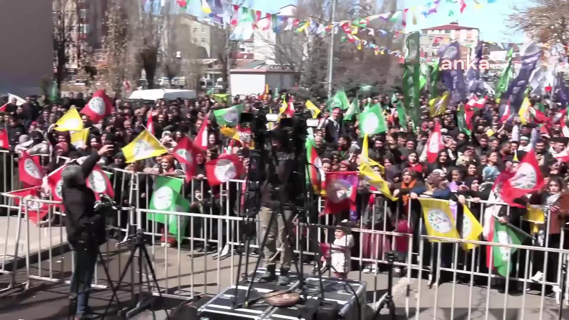 DEM PARTİ EŞ GENEL BAŞKANI BAKIRHAN: "KARS BELEDİYESİ BORCU İLE BÜYÜKŞEHİRLERLE YARIŞIYOR"