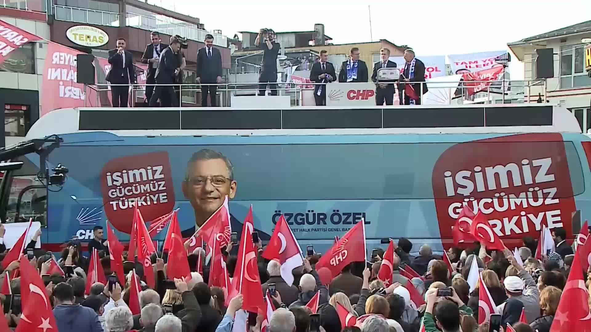 ÖZGÜR ÖZEL: “SARIYER’E AKP KORKUSU YAŞATANLARI SON KEZ UYARIYORUM. OKTAY AKSU’DA BİRLEŞELİM. KORKULU RÜYA GÖRMEYELİM”