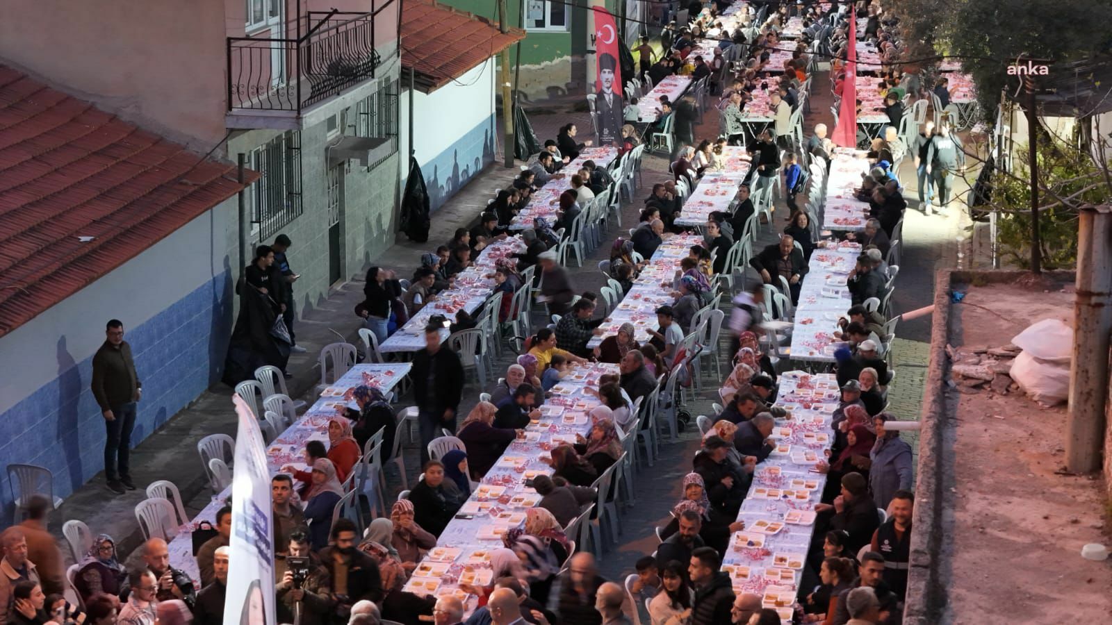 AYDIN BÜYÜKŞEHİR BELEDİYE BAŞKANI ÇERÇİOĞLU, İFTAR SOFRASINDA VATANDAŞLARLA BULUŞTU