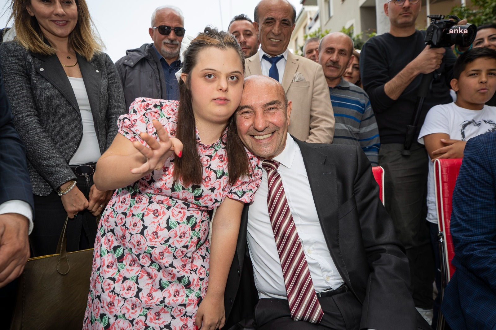 TUNÇ SOYER'DEN DOWN SENDROMLU DİLAN’A DOĞUM GÜNÜ SÜRPRİZİ