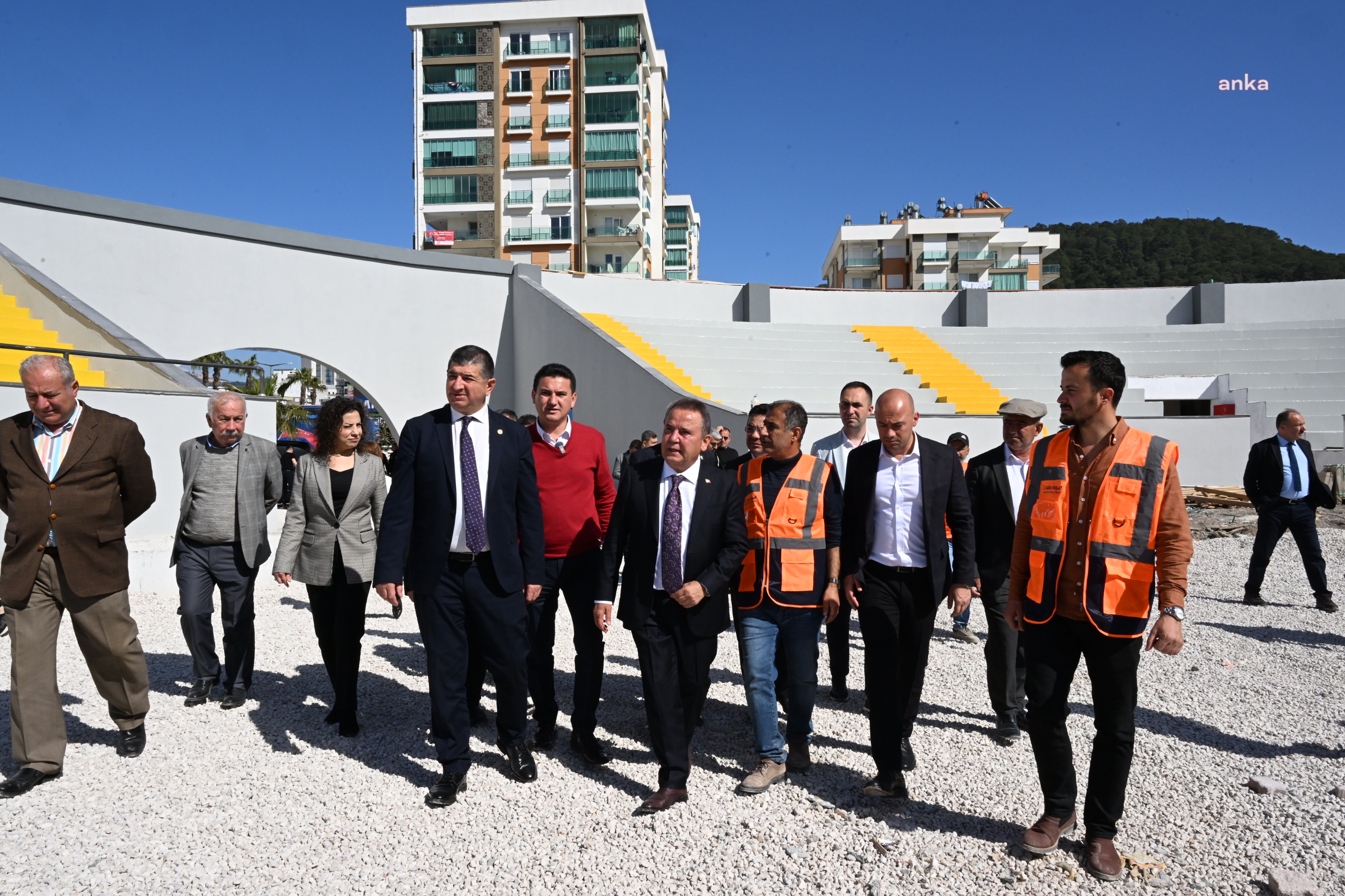 MUHİTTİN BÖCEK, FİNİKE VE KUMLUCA’DA PROJELERİNİ ANLATTI