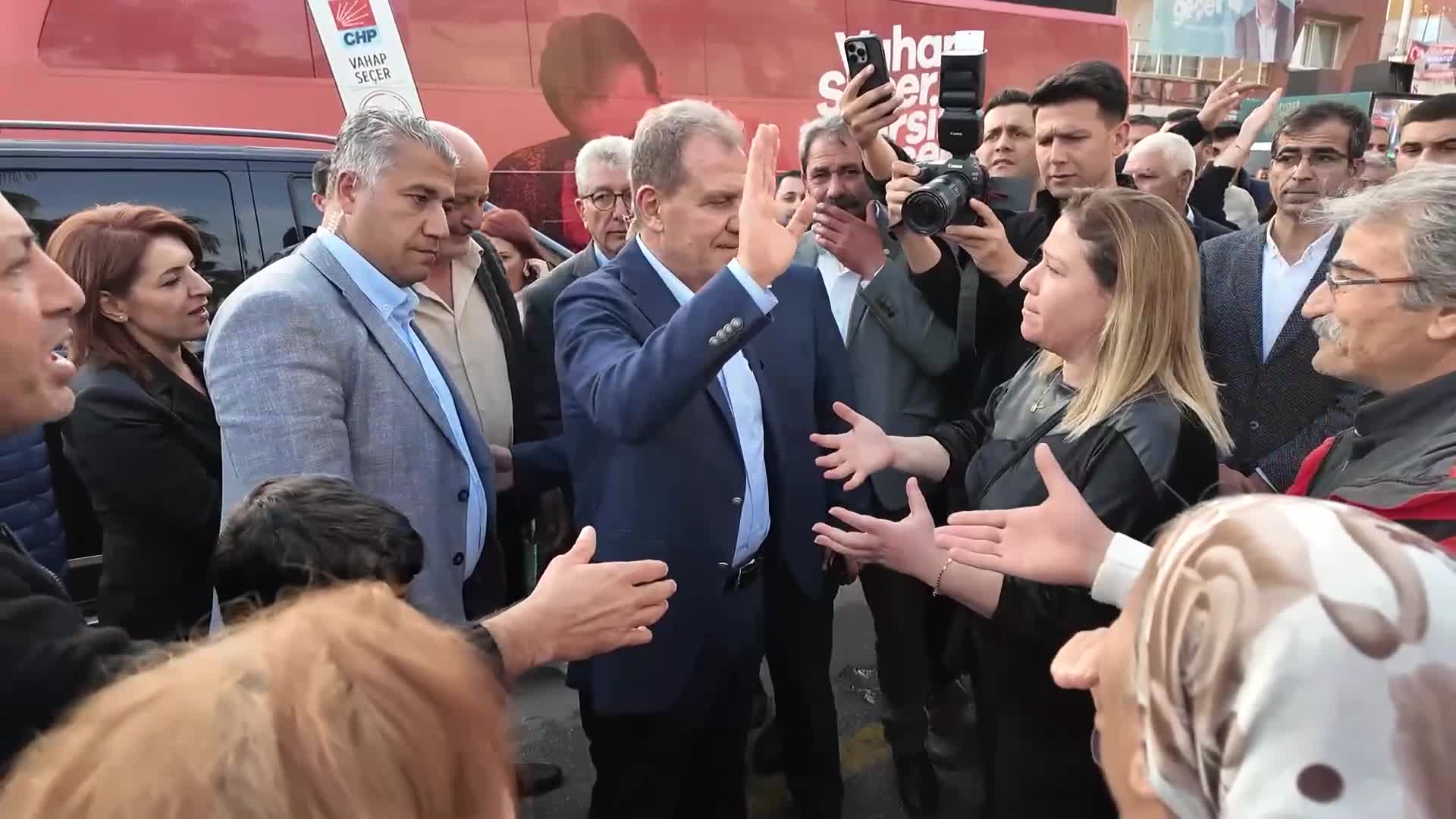 VAHAP SEÇER: “İKİNCİ DÖNEMDE ÇOK DAHA GÜZEL HİZMETLER OLACAK”