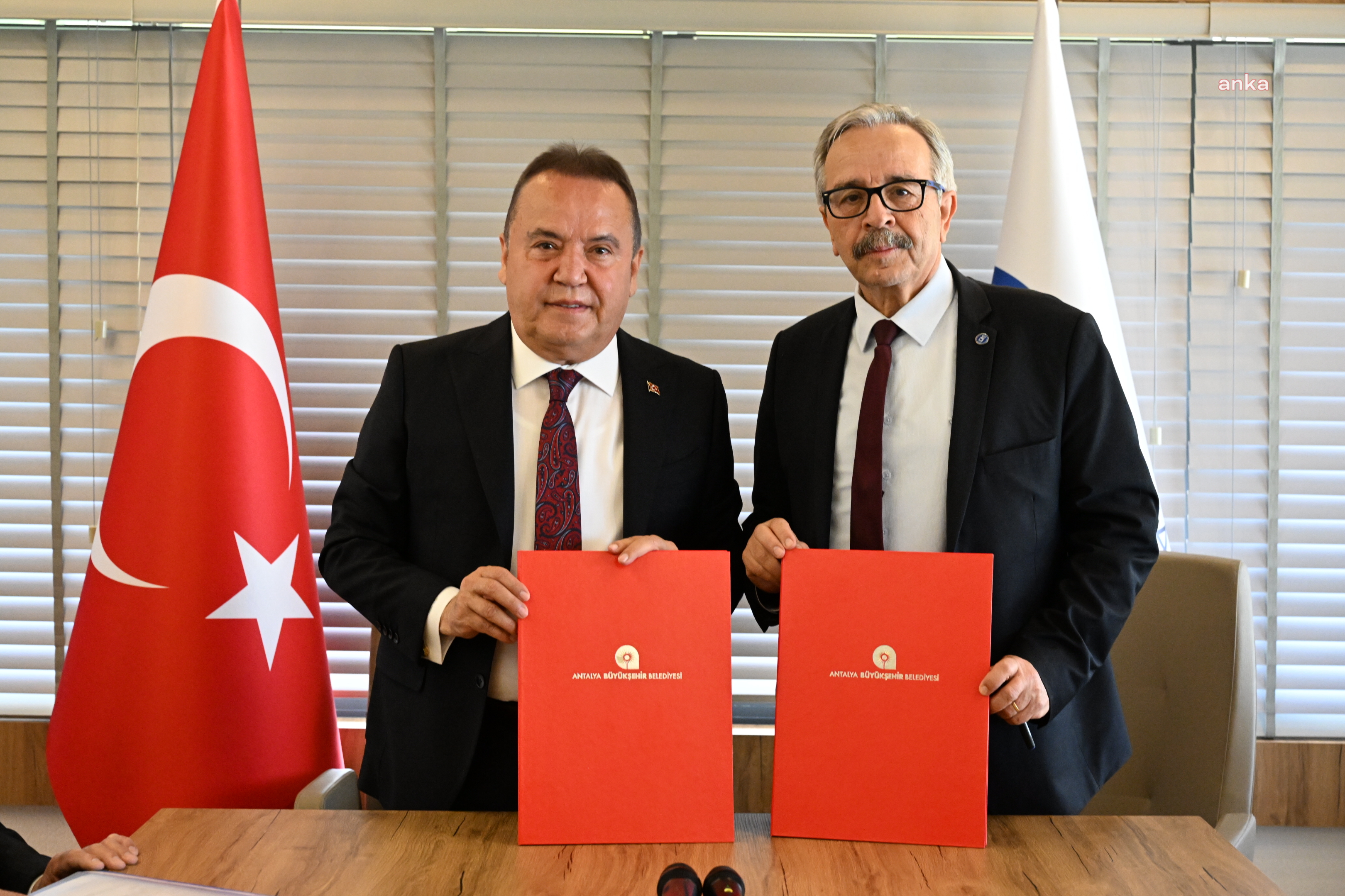 ANTALYA BÜYÜKŞEHİR BELEDİYESİ'NDEN İKİ İŞ BİRLİĞİ PROTOKOLÜ
