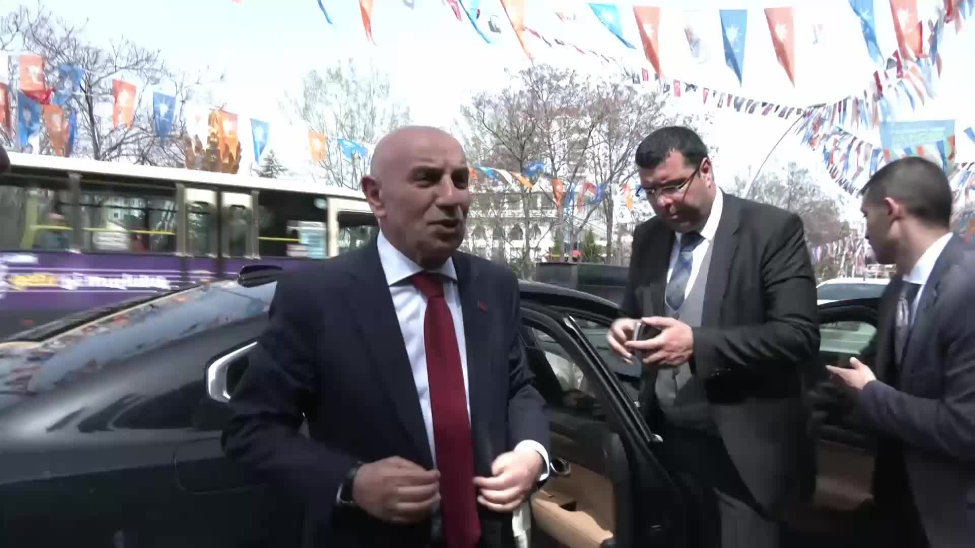 TURGUT ALTINOK: "BİRAZ SONRA SİZE TAPU İLE İLGİLİ BELGELERİ VERECEĞİZ"