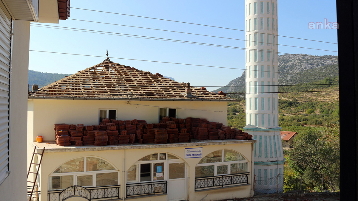 İBRADI’DA CAMİ ÇATISI ONARILIYOR