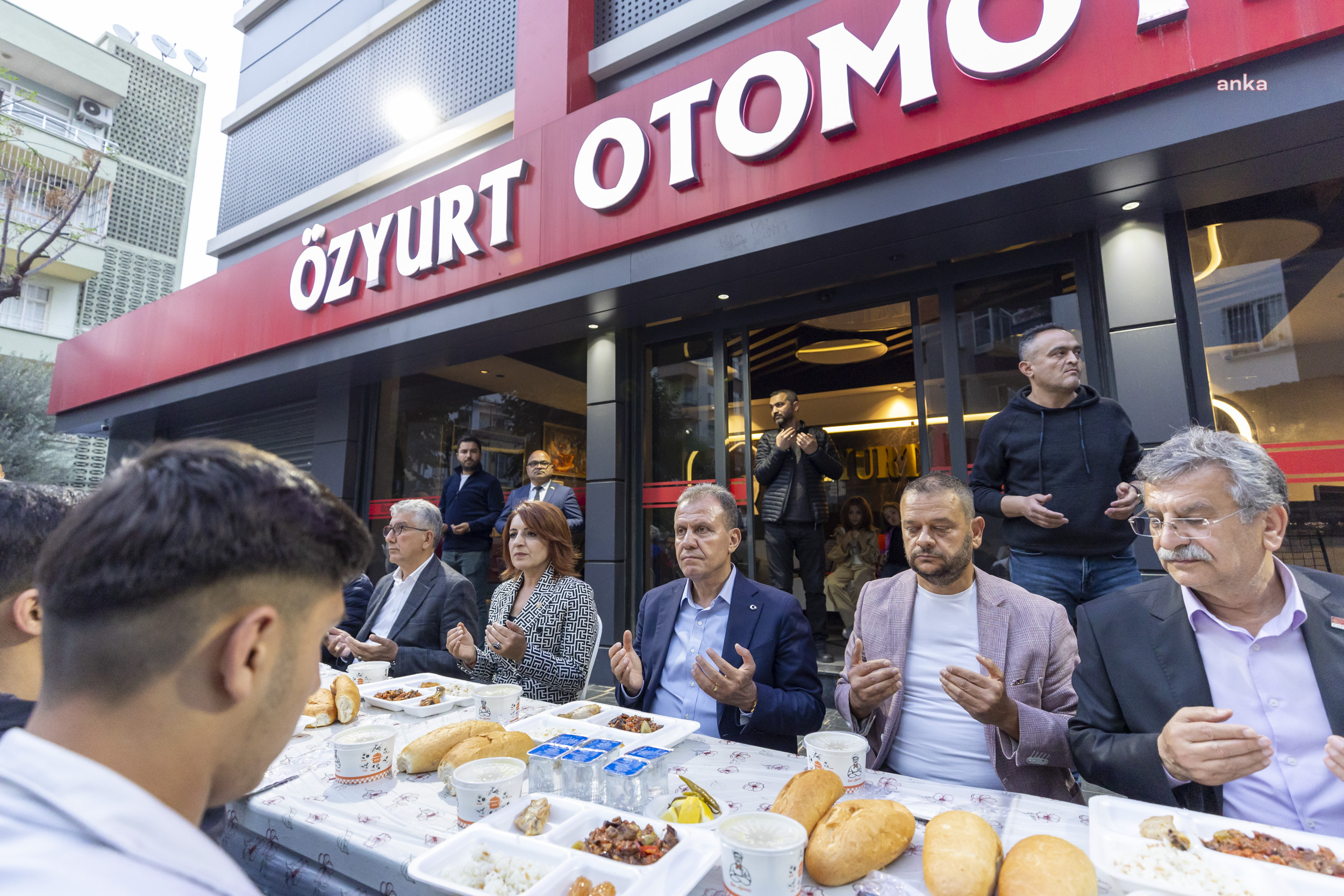 VAHAP SEÇER, OTOMOTİV ÇALIŞANLARI İLE İFTAR YAPTI