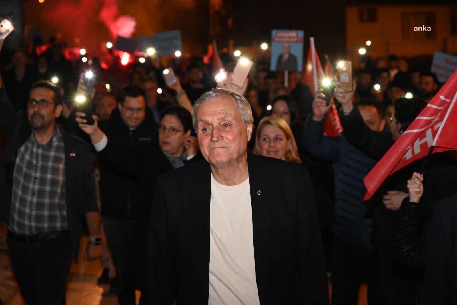 BOZÜYÜK BELEDİYE BAŞKANI BAKKALCIOĞLU, MAHALLE YÜRÜYÜŞLERİNDE HALKLA BULUŞMAYA DEVAM EDİYOR