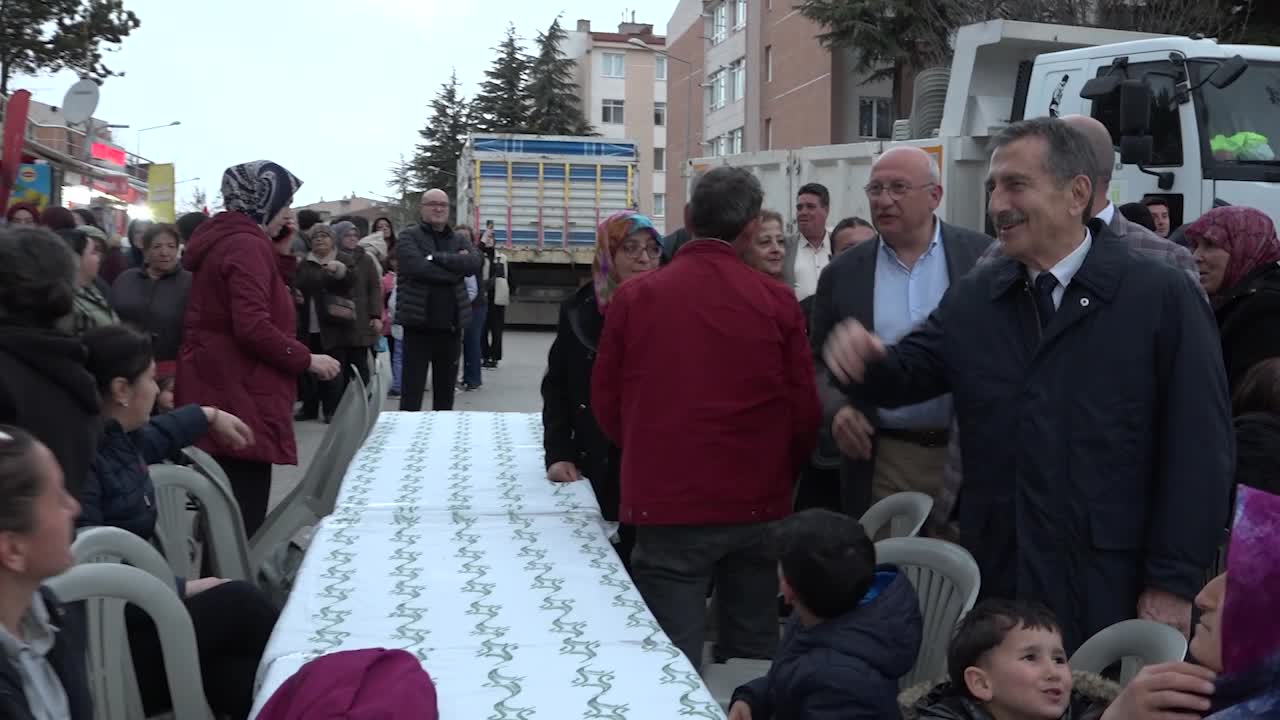 TEPEBAŞI'NDA 6 BİN 500 ESKİŞEHİRLİ İFTAR SOFRASINDA BULUŞTU
