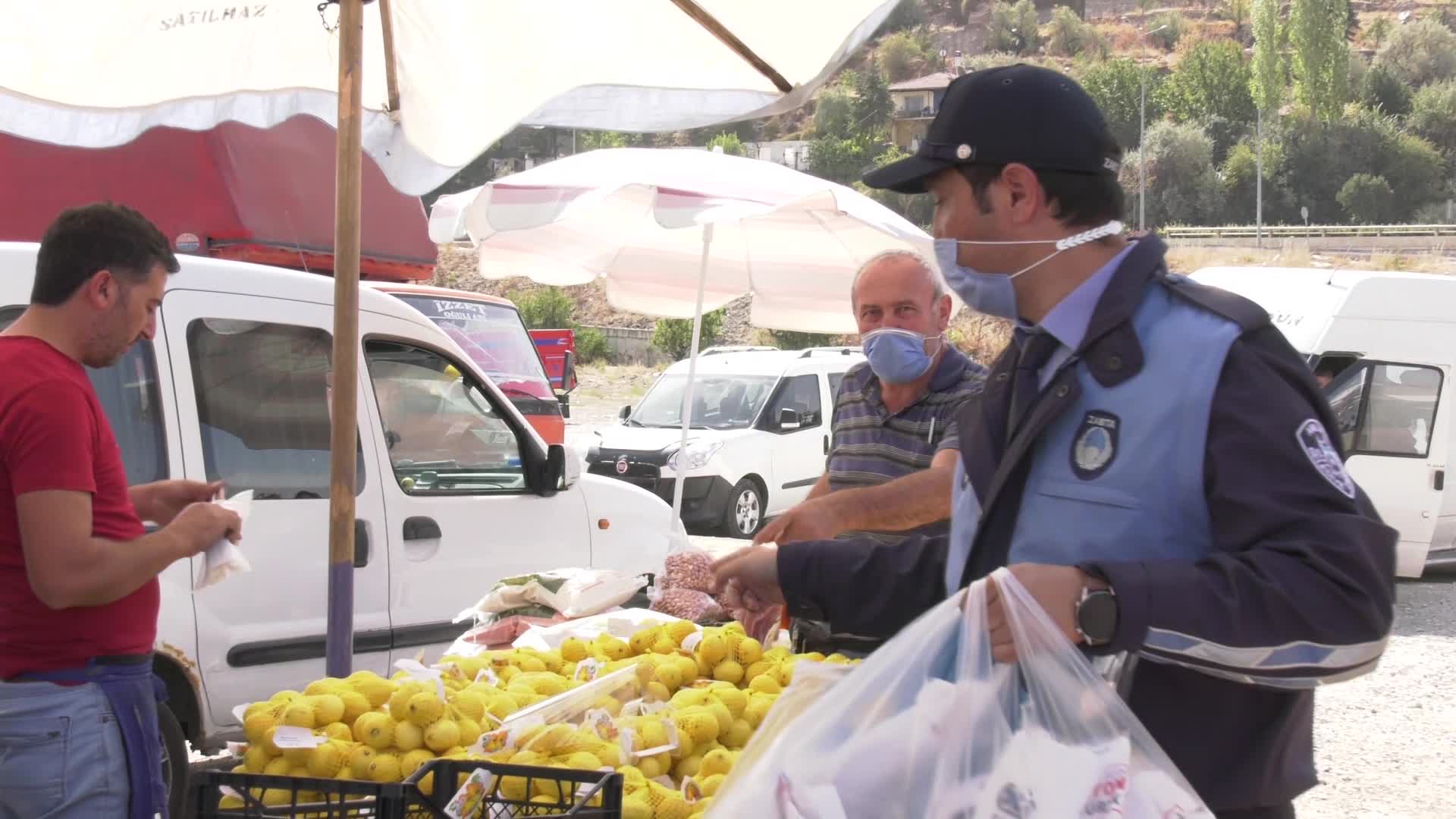 ANKARA BÜYÜKŞEHİR'DEN PAZARCI ESNAFINA MASKE VE SİPERLİK DESTEĞİ
