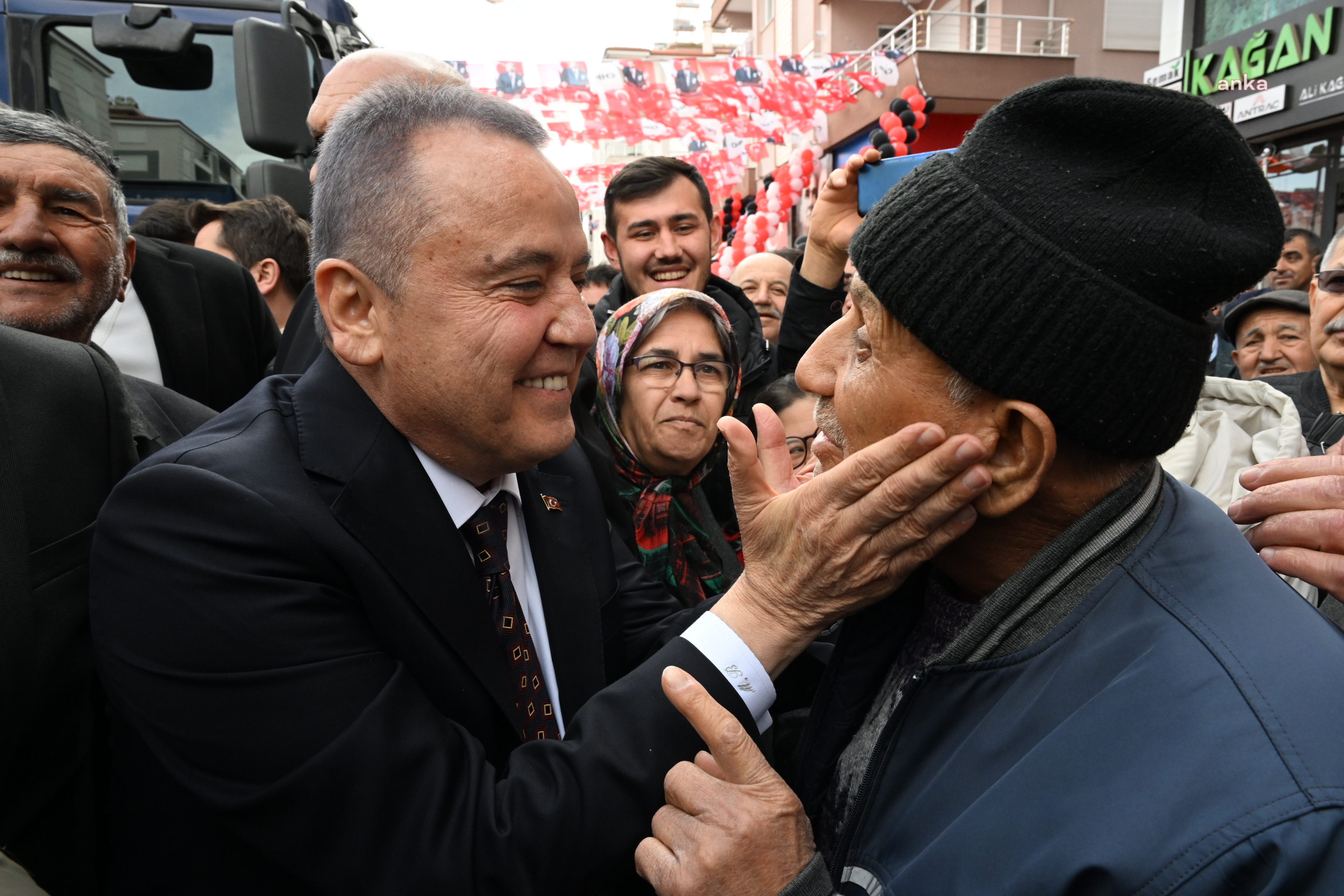 MUHİTTİN BÖCEK'TEN YENİ DÖNEM İÇİN YAŞLI, ENGELLİ VE GENÇLERE YÖNELİK PROJELER