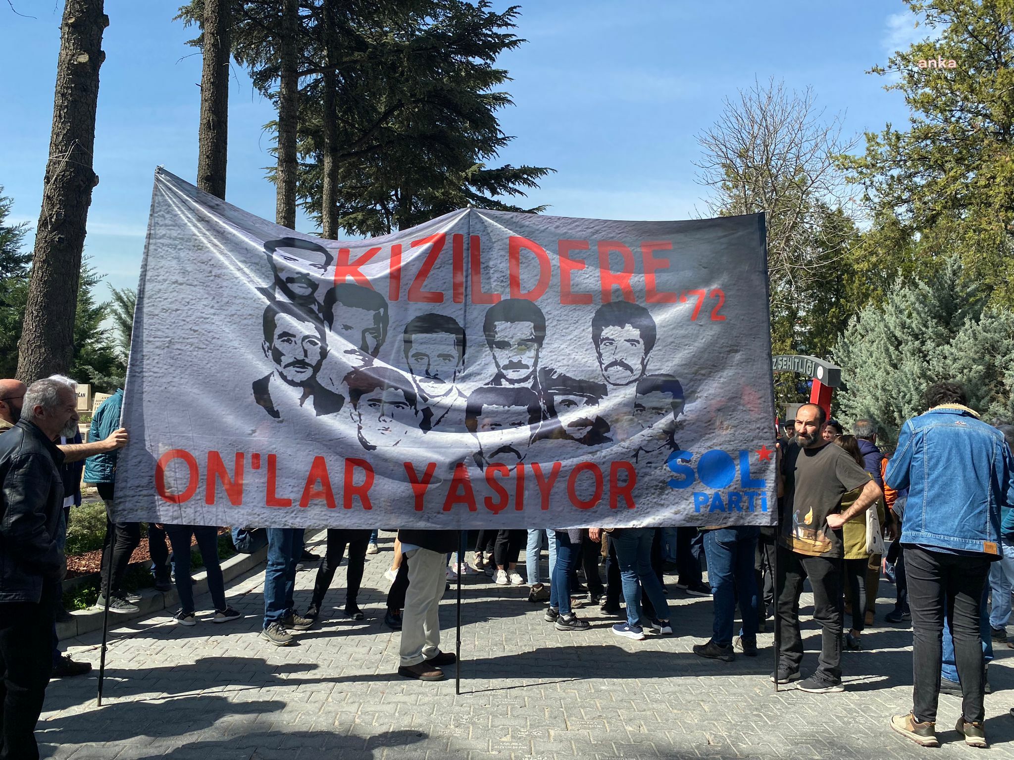 SOL PARTİ, MAHİR ÇAYAN VE ARKADAŞLARINI 52’NCİ ÖLÜM YIL DÖNÜMLERİNDE MEZARI BAŞINDA ANDI