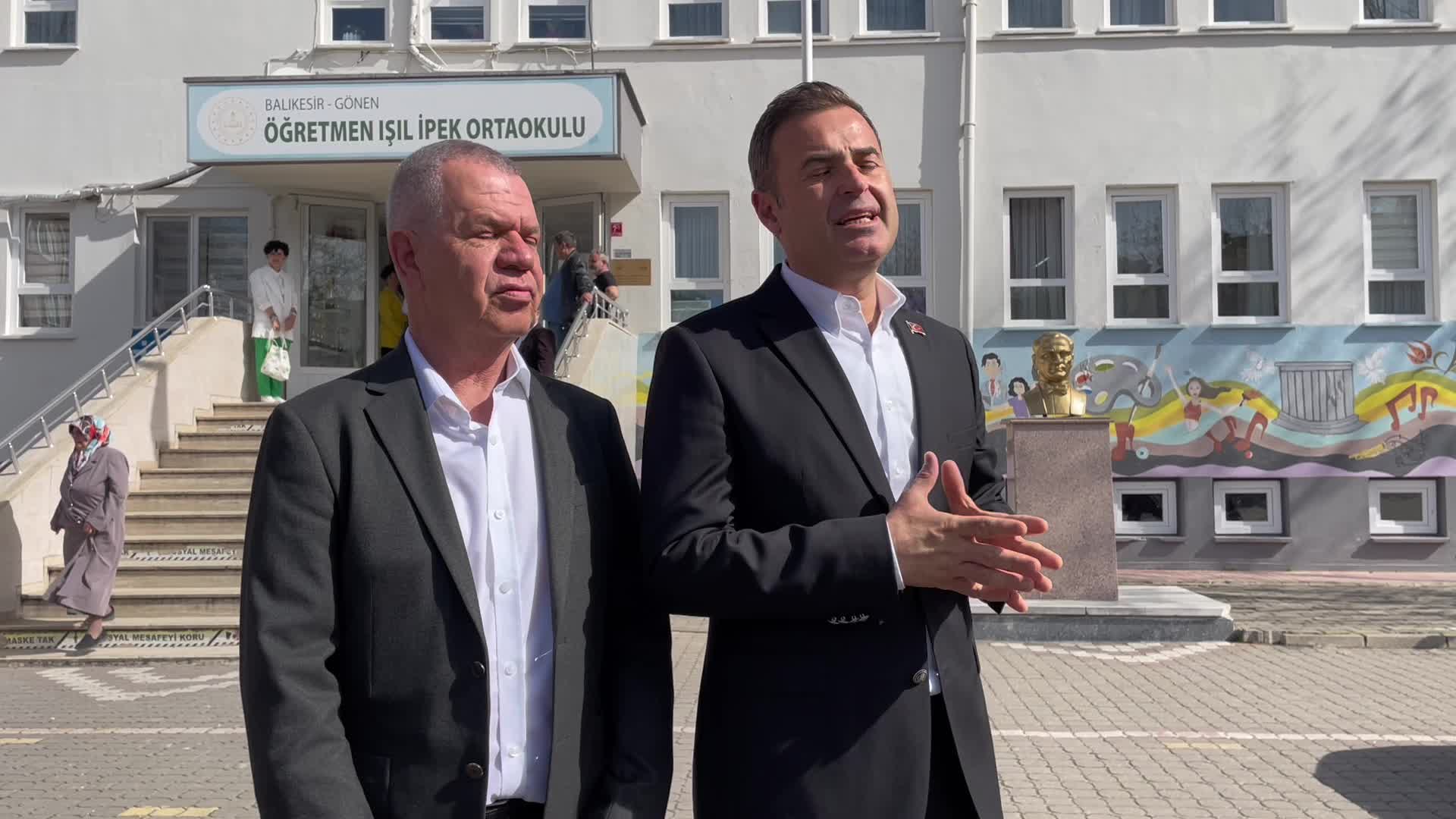 CHP BALIKESİR BELEDİYE BAŞKAN ADAYI AHMET AKIN OYUNU KULLANDI